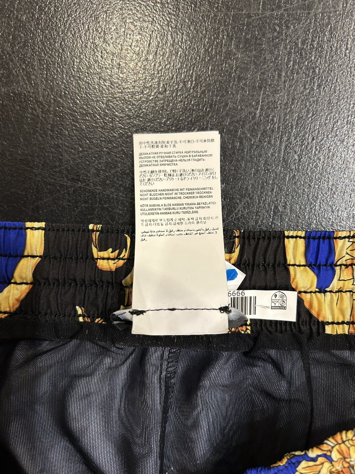 Versace Versace Motif Swim Trunks Size US 34 / EU 50 - 6 Thumbnail