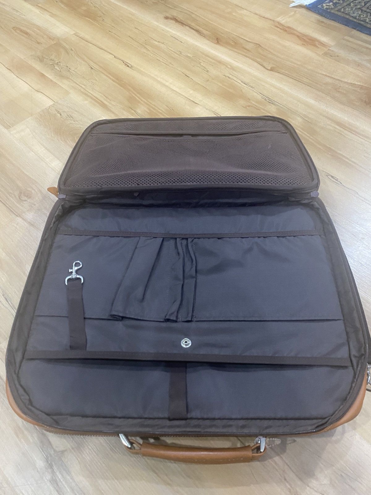 Genuine Leather × Vintage Vintage Volkswagen leather travel beg / cross bag Size ONE SIZE - 8 Thumbnail