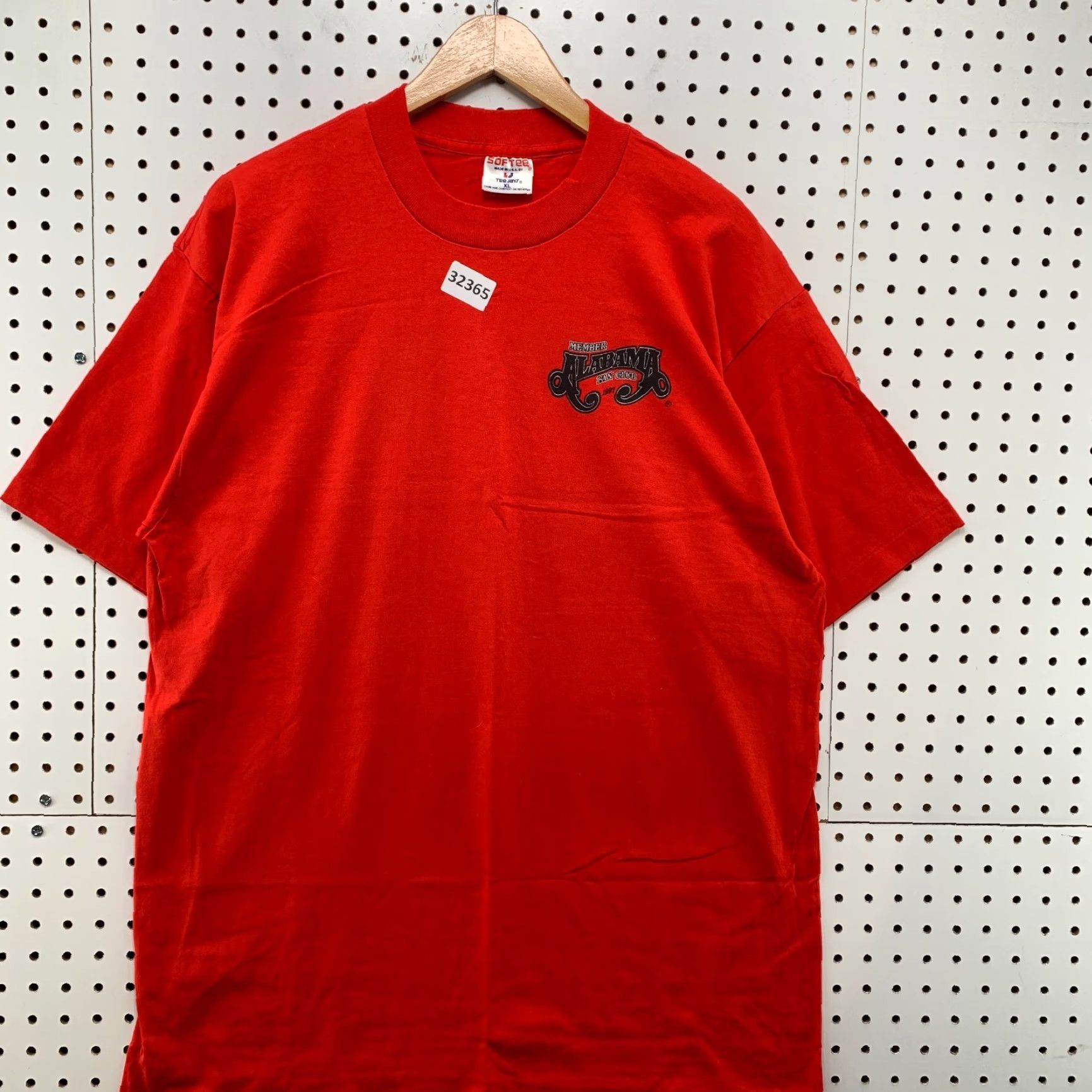 TEE JAYS VINTAGE Alabama Fan Club Shirt Mens XL 1997 Red Single Stitch Music USA 22x32 Shirt Mens XL Red 1997 Music USA Alabama Fan Club shirt Vintage Size US XL / EU 56 / 4 - 7 Thumbnail