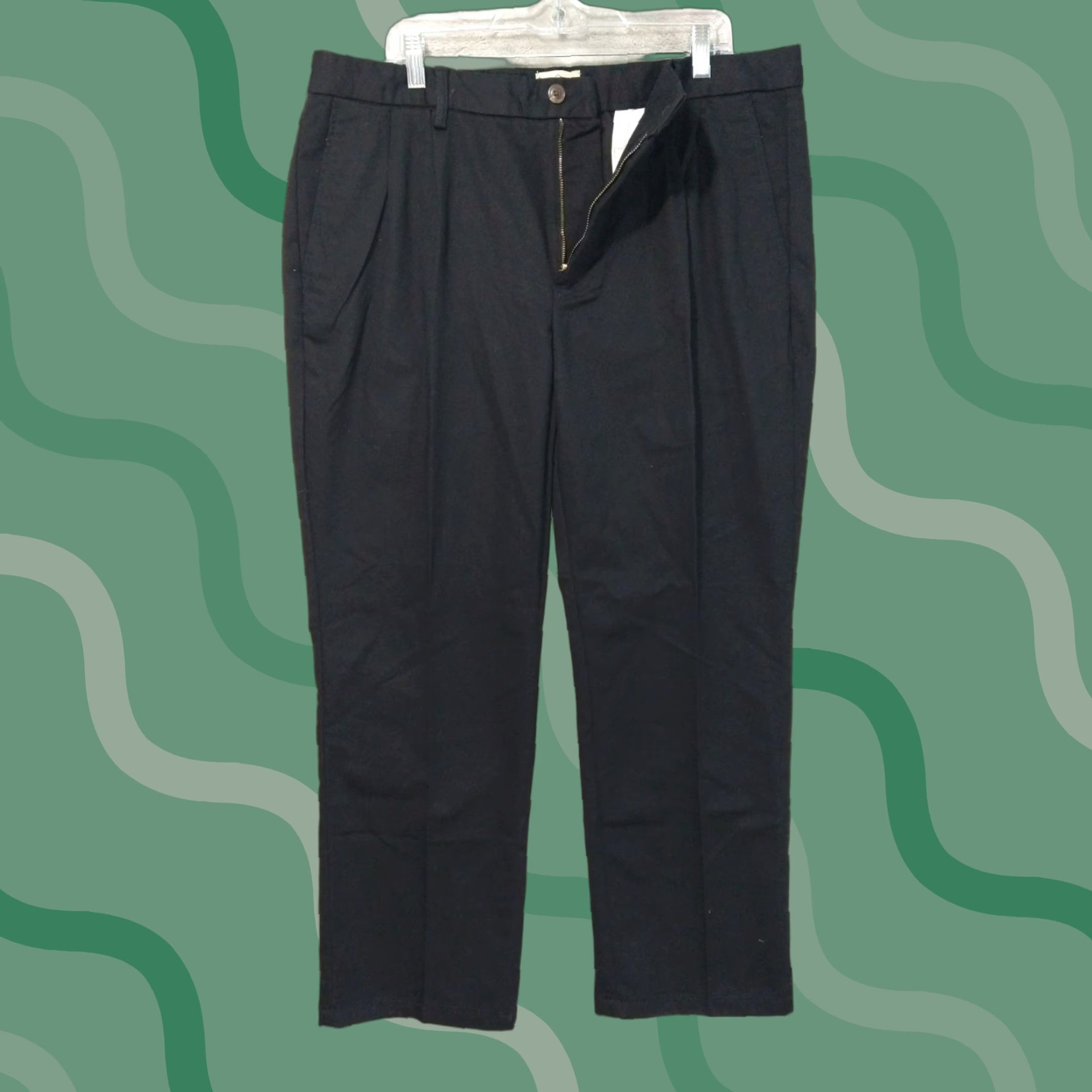 Vintage St John's Bay Pants Mens 38x30 Black Chino Classic Fit Pleated Easy Care Stretch Pants Mens Regular 38 Black Classic Chino Size US 38 / EU 54 - 1 Thumbnail