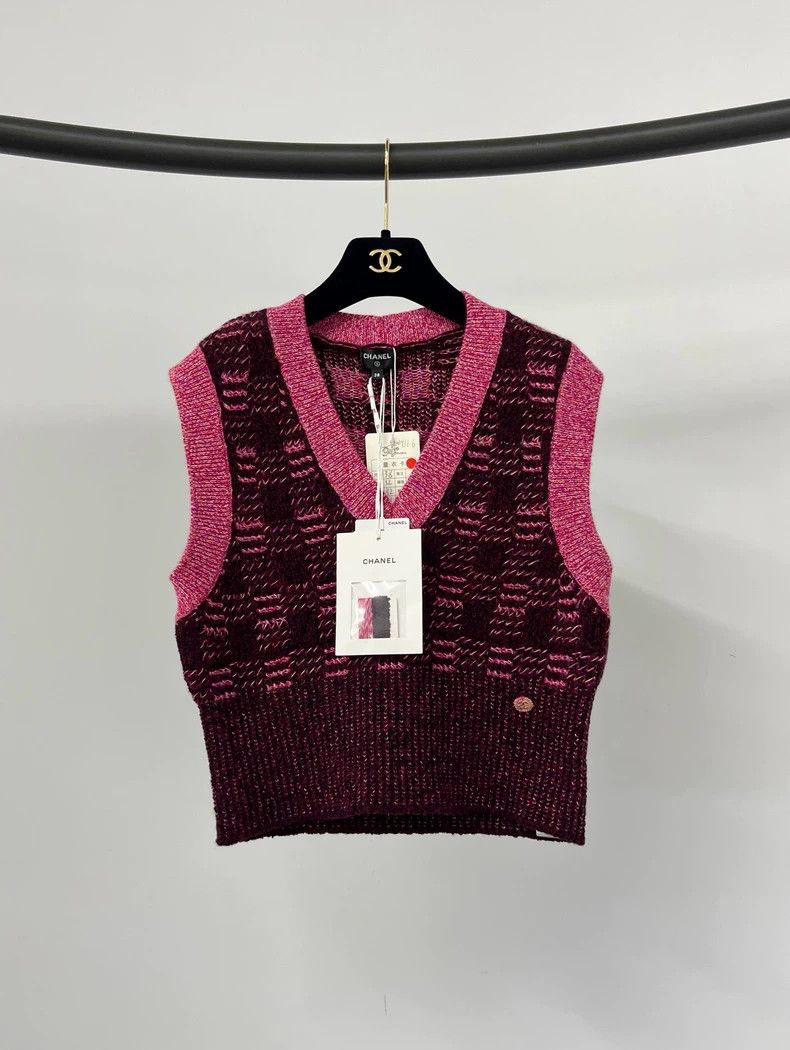 Chanel Chanel Pink V-neck cashmere vest Size XS / US 0-2 / IT 36-38 - 1 Thumbnail