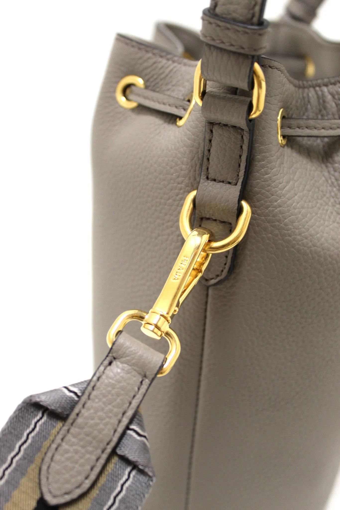 Prada o1srvl11e0624 Size: OS / Bucket Bag in Grey Size ONE SIZE - 4 Thumbnail