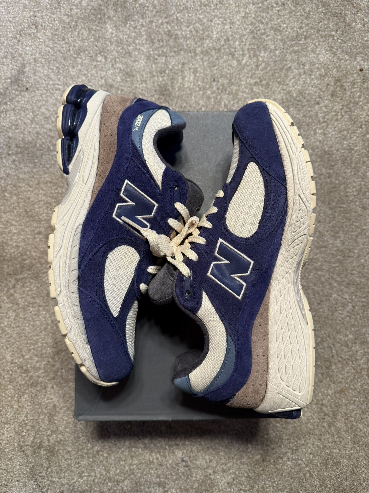 New Balance New Balance 2002R “Light Cream Purple” Size US 9.5 / EU 42-43 - 3 Thumbnail