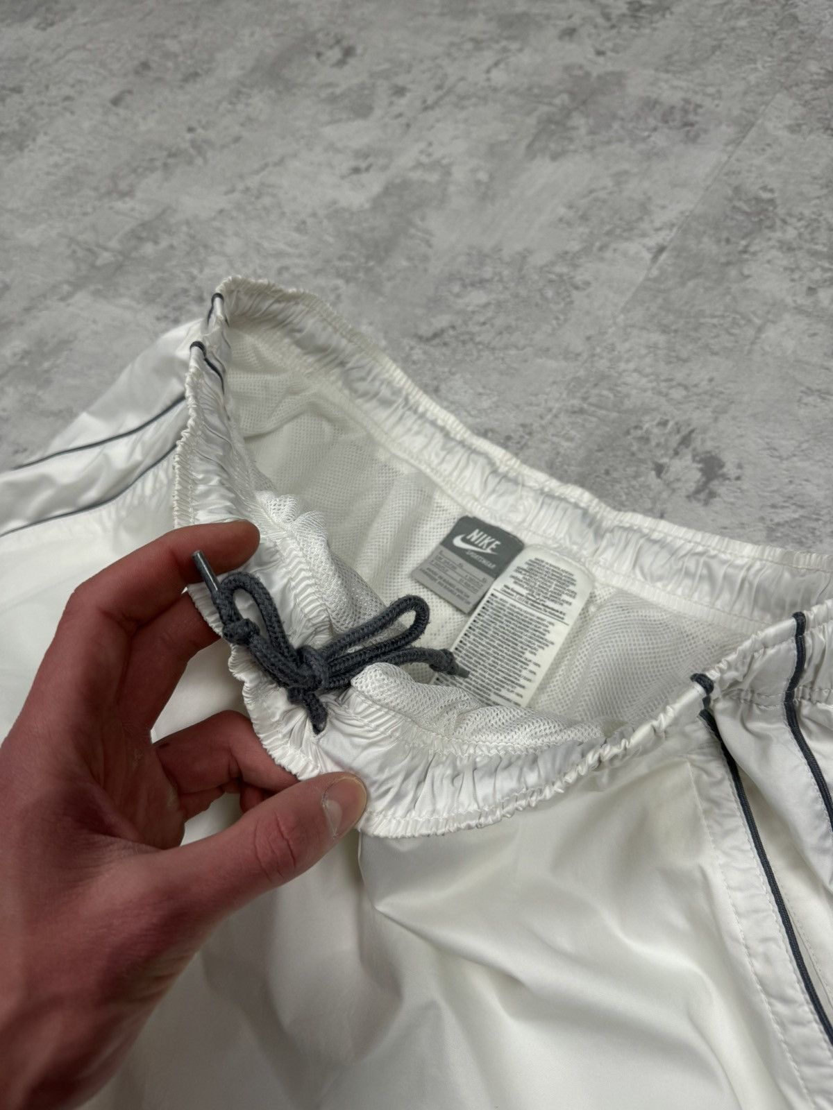 Nike Vintage Nike Y2K Streetwear Sportswear White Shorts Size L Size US 34 / EU 50 - 5 Thumbnail