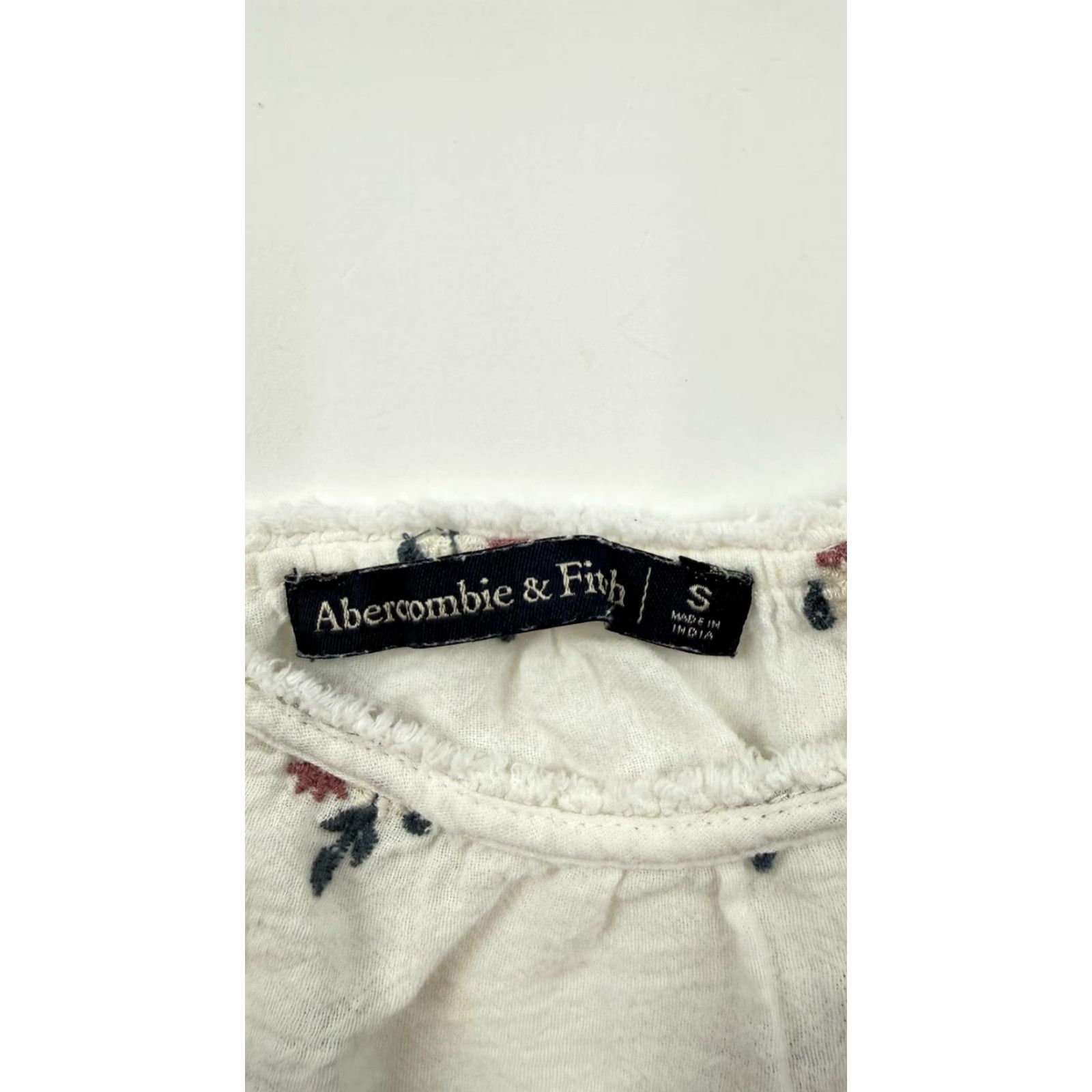 Abercrombie & Fitch Abercrombie & Fitch Tank Womens Small White Floral Embroidered Cami Tank Size S / US 4 / IT 40 - 2 Thumbnail