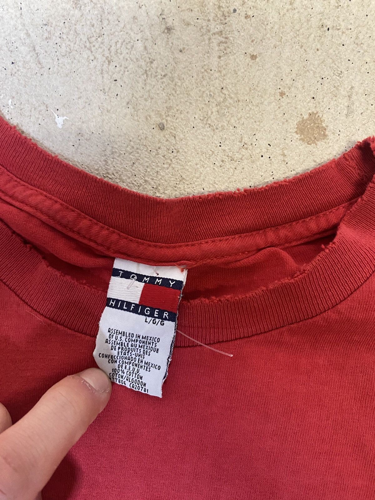 Tommy Hilfiger × Vintage Vintage 90s Tommy Hilfiger 85 distressed tshirt Size US L / EU 52-54 / 3 - 6 Thumbnail