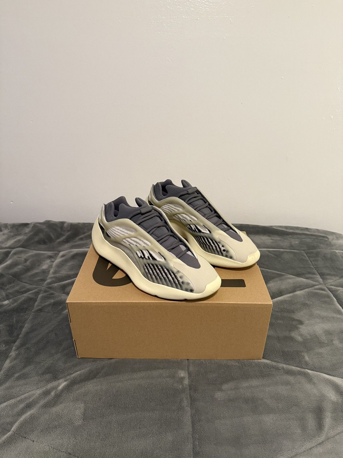 Yeezy Yeezy 700 V3 ‘Fade Salt’ Size US 12 / EU 45 - 1 Thumbnail