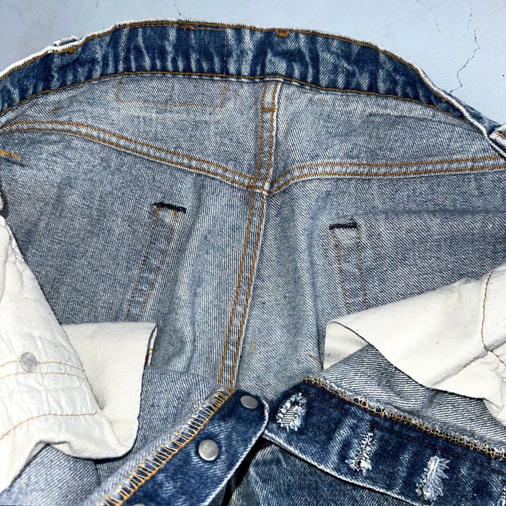 Levi's VINTAGE Levis 501 Jeans 80s USA XX Straight Leg Blue Light Wash 32x24 Capri Size US 32 / EU 48 - 6 Thumbnail