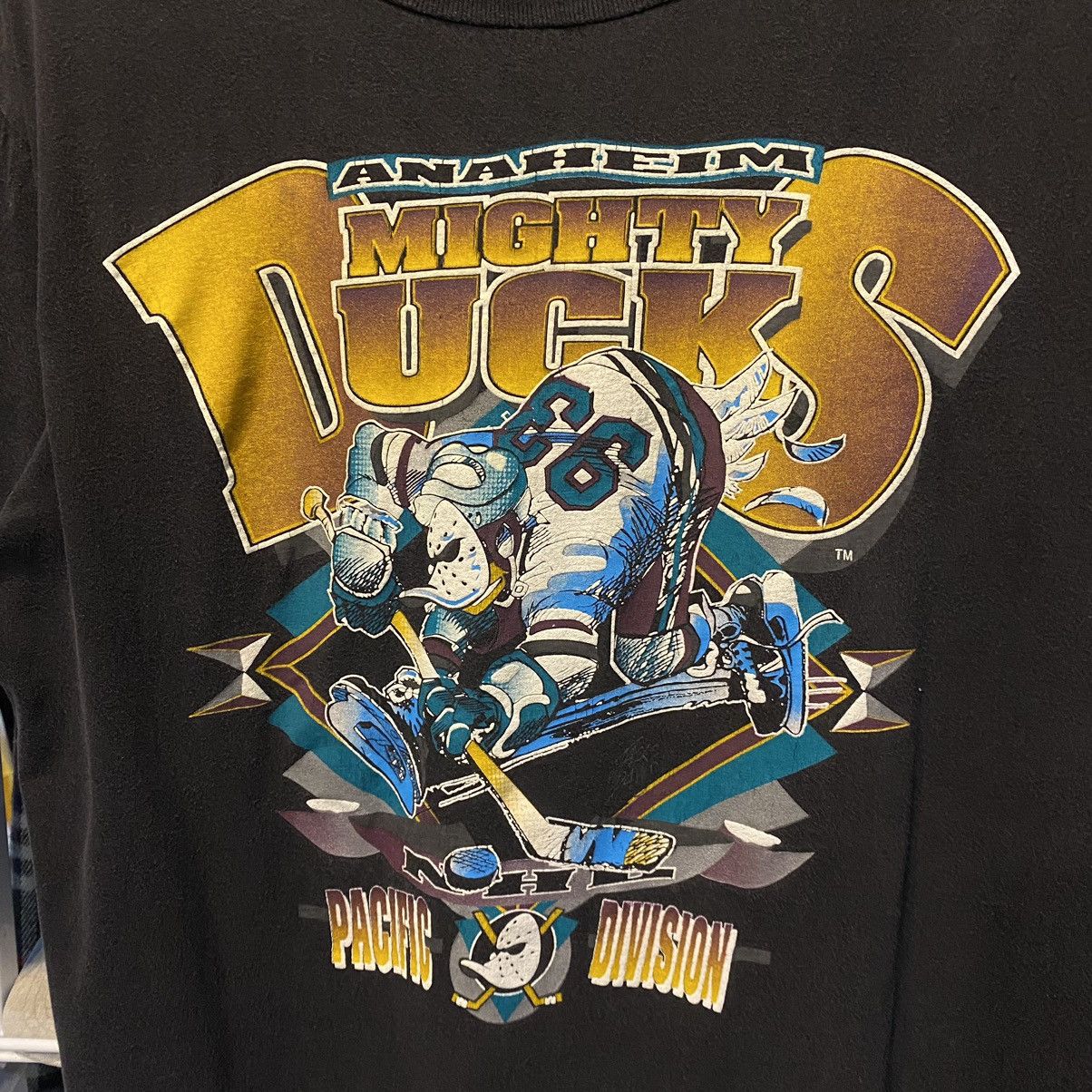 Disney Vintage NHL Anaheim Mighty Ducks Pacific Division Shirts Size US L / EU 52-54 / 3 - 5 Thumbnail