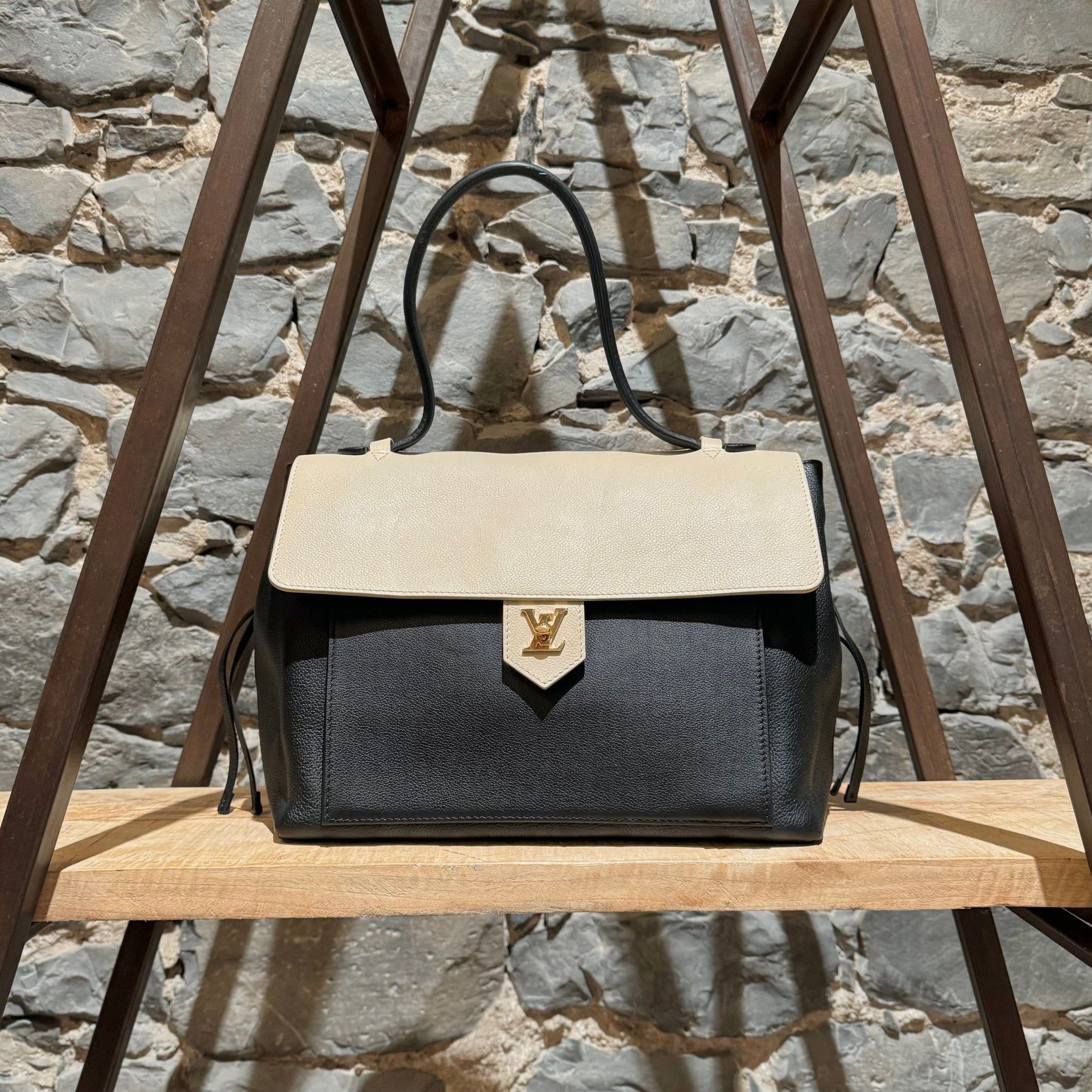 Louis Vuitton Louis Vuitton 2015 Black Vanilla Lockme MM Bag Size ONE SIZE - 1 Thumbnail