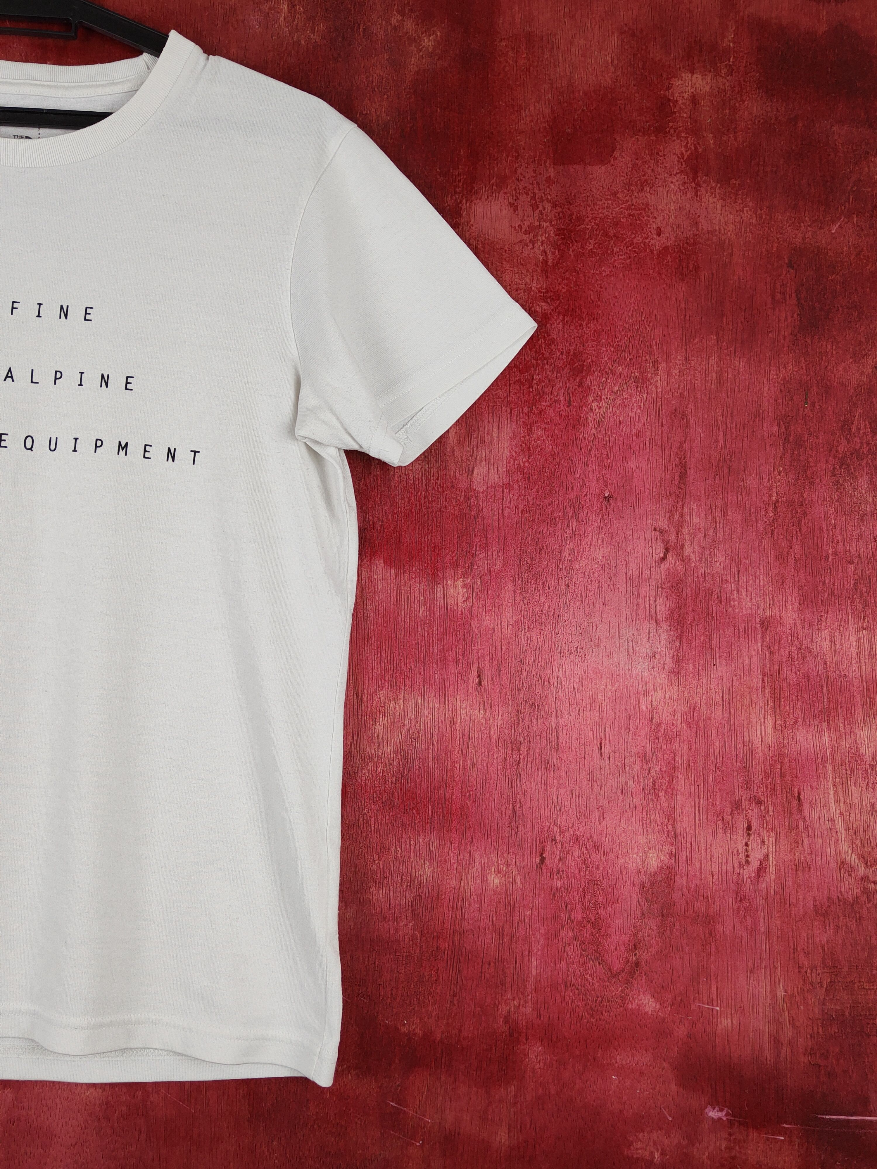 The North Face The North Face White Short Sleeve T-Shirts #S1451 Size US S / EU 44-46 / 1 - 6 Thumbnail