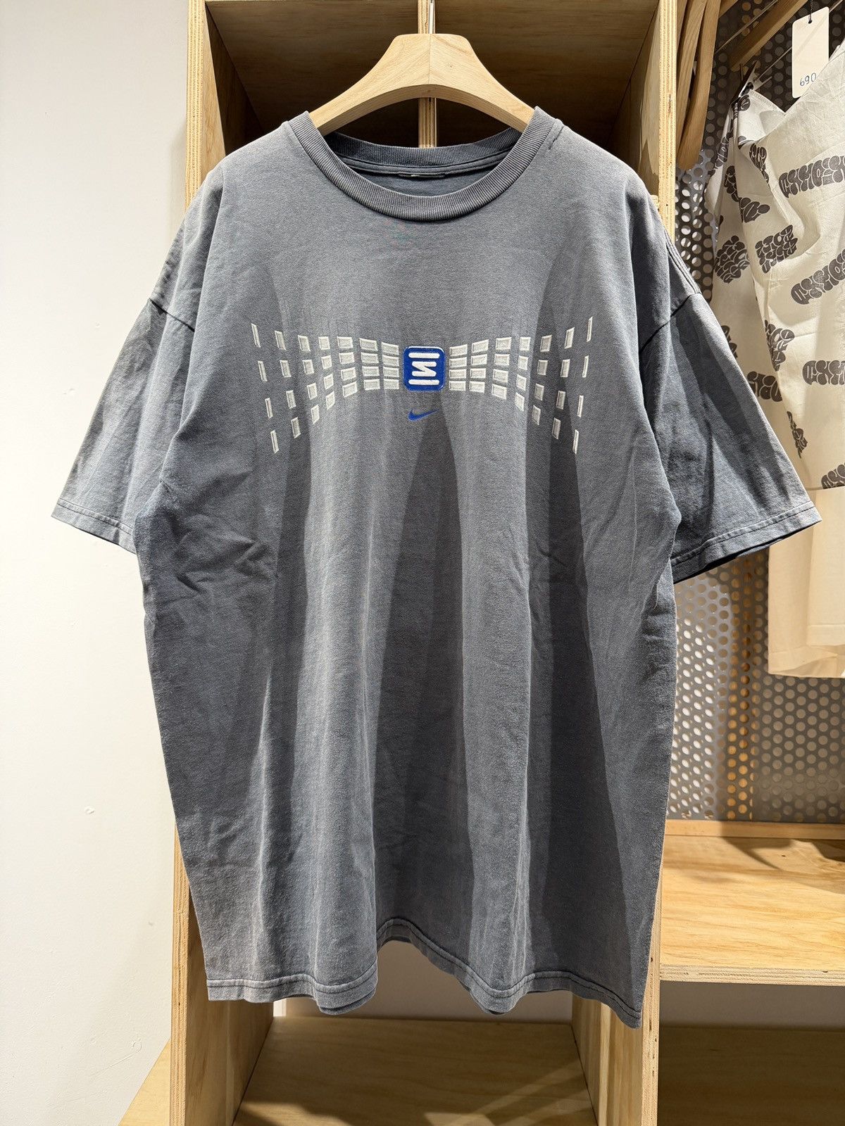 Nike Vintage Nike Shox 00‘s Sun-faded T-shirt Size US XL / EU 56 / 4 - 2 Thumbnail