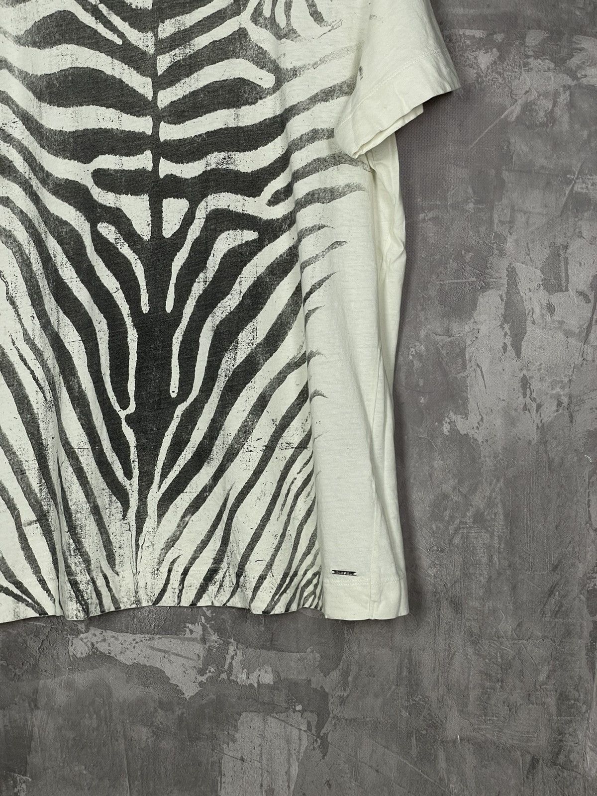 Diesel × Vintage DIESEL AVANT GARDE ZEBRA Y2K CRAZY OVERPRINT SPELL LOGO Tee🦓 Size US L / EU 52-54 / 3 - 6 Thumbnail