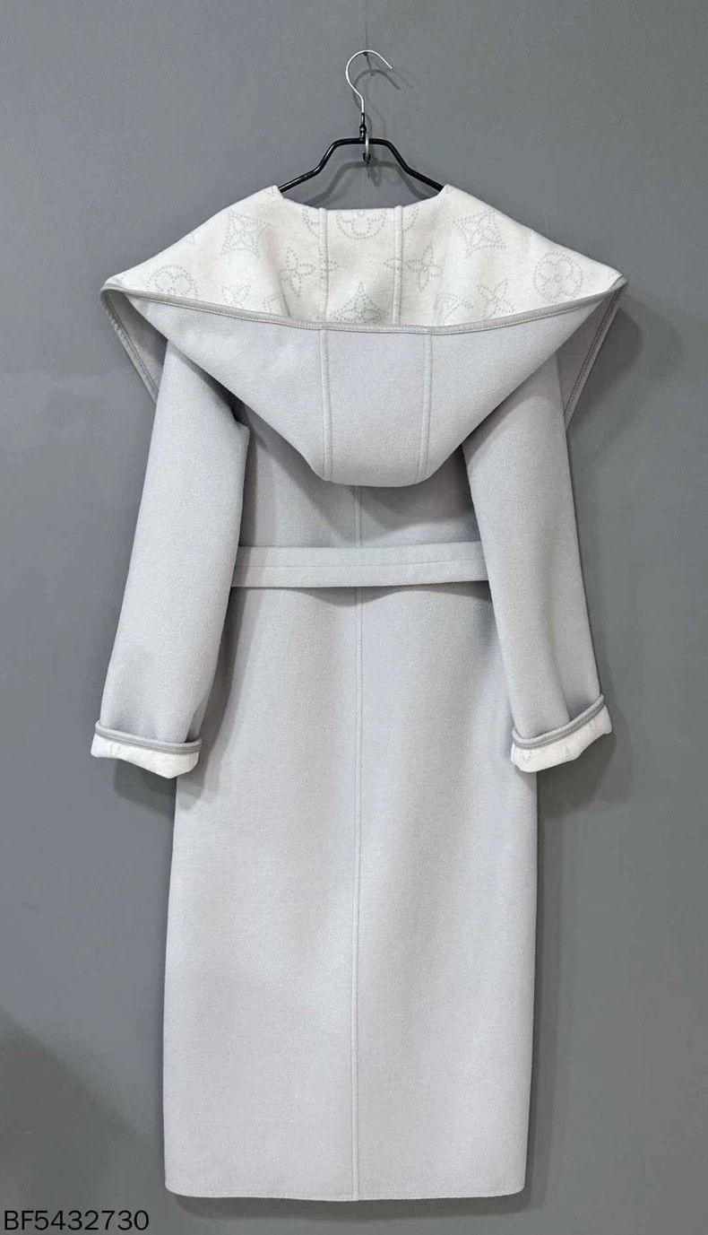 Louis Vuitton Louis Vuitton Grey full print bathrobe coat Size XXS / US 00 / IT 34 - 3 Thumbnail