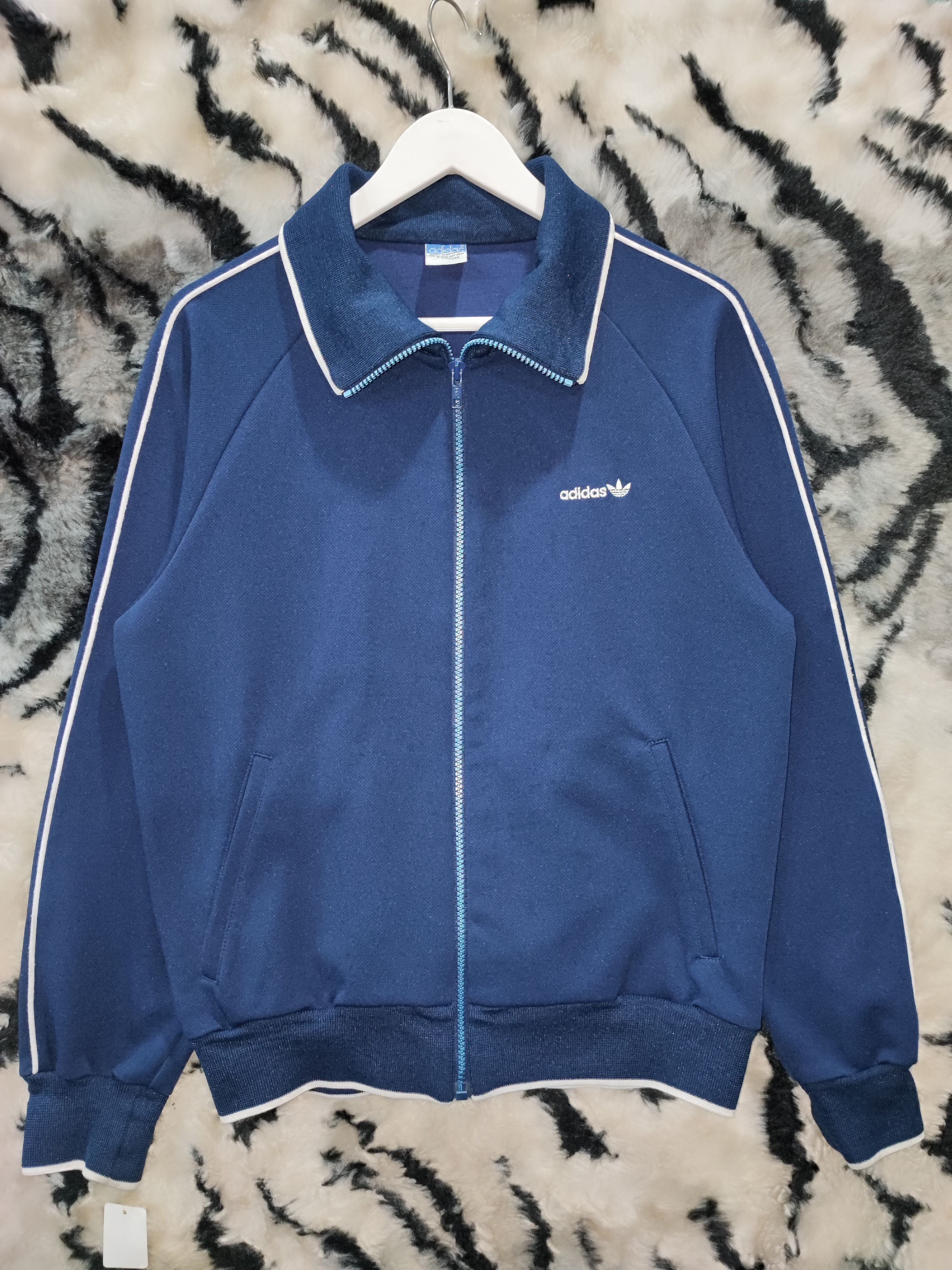 Adidas RARE🔥80’S WEST GERMANY ADIDAS VELVET CORDUROY SWEATER Size US M / EU 48-50 / 2 - 2 Thumbnail
