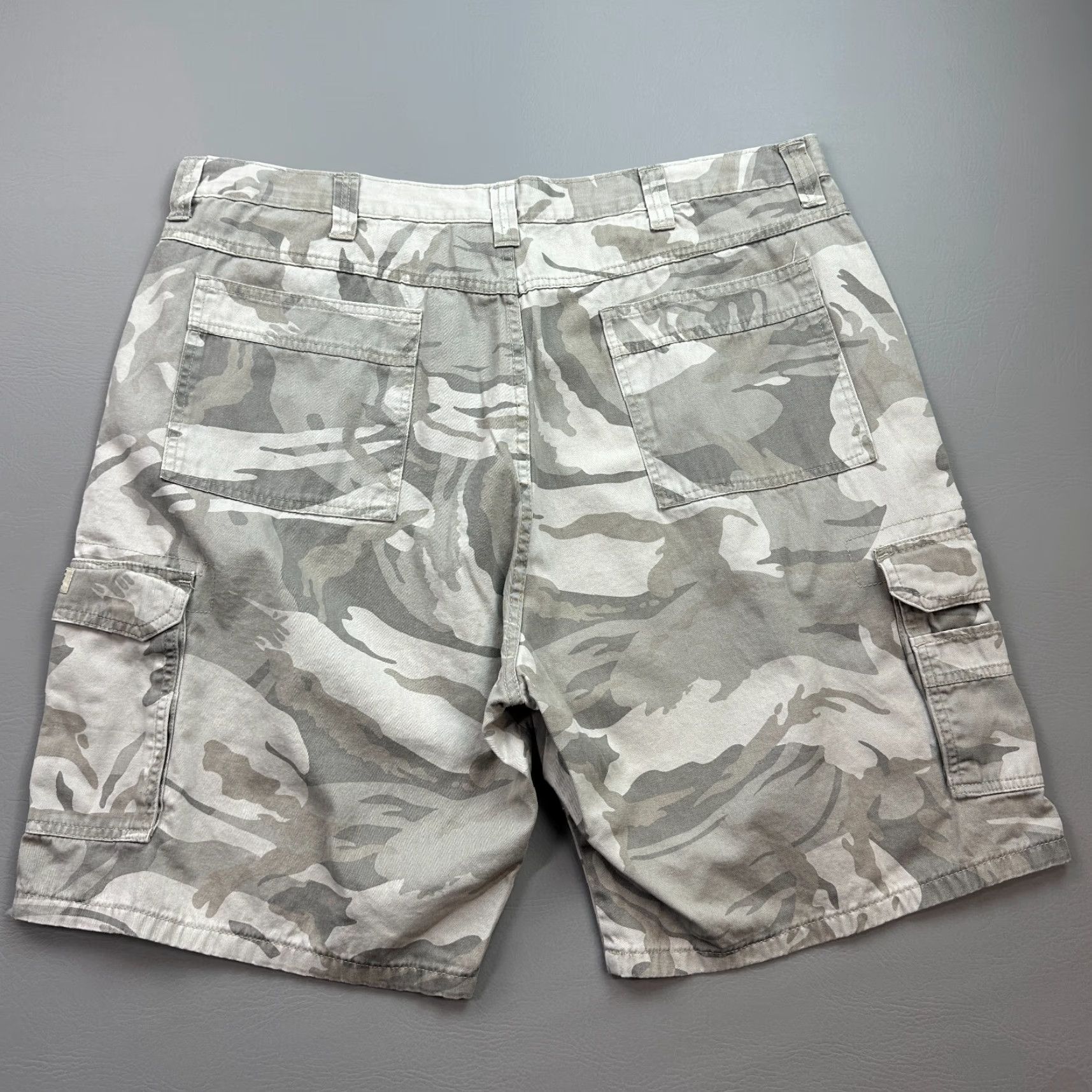 Wrangler VINTAGE Wrangler Shorts Mens 42 Beige Camouflage Cargo Work Wear Outdoor Casual Size US 42 / EU 58 - 6 Thumbnail