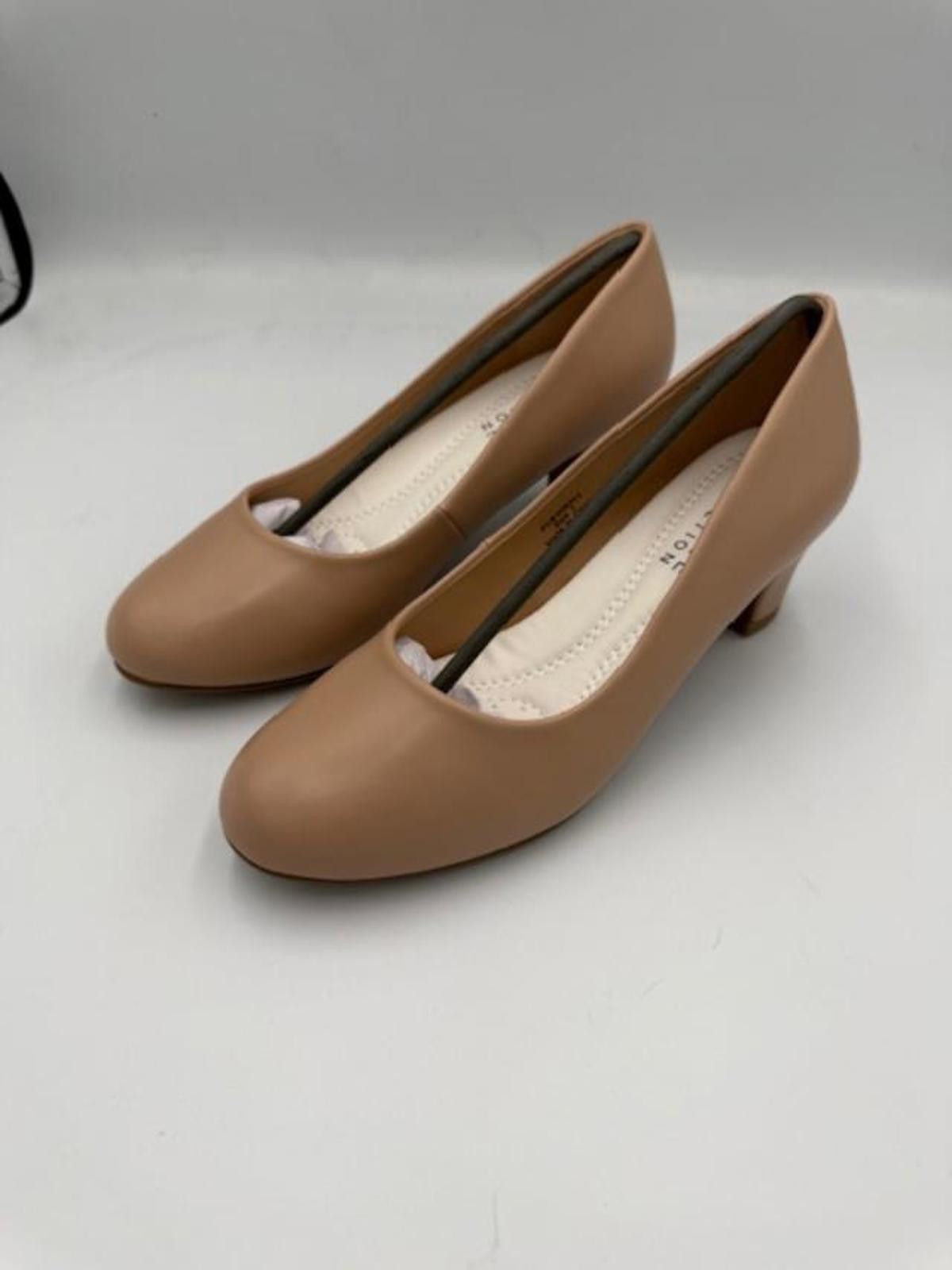 Other Journee Collection Nude Women's low pump block Heel Size 7 Size US 7 / IT 37 - 5 Thumbnail