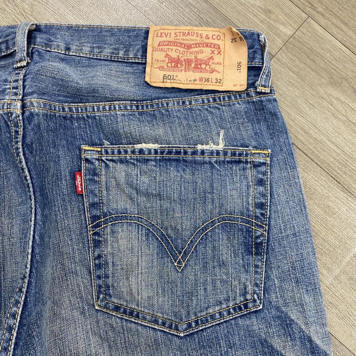 Levi's Vintage Clothing 1990s Vintage Levis 501 36x32 Distressed Faded Blue Jeans Size US 36 / EU 52 - 16 Thumbnail