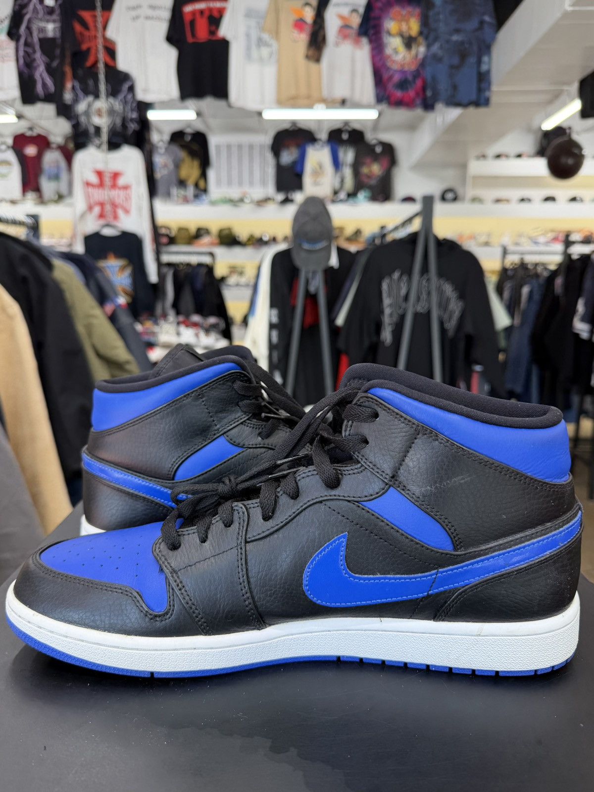 Jordan Brand Air Jordan 1 Mid Royal Size 13 (2020) Size US 13 / EU 46 - 4 Thumbnail