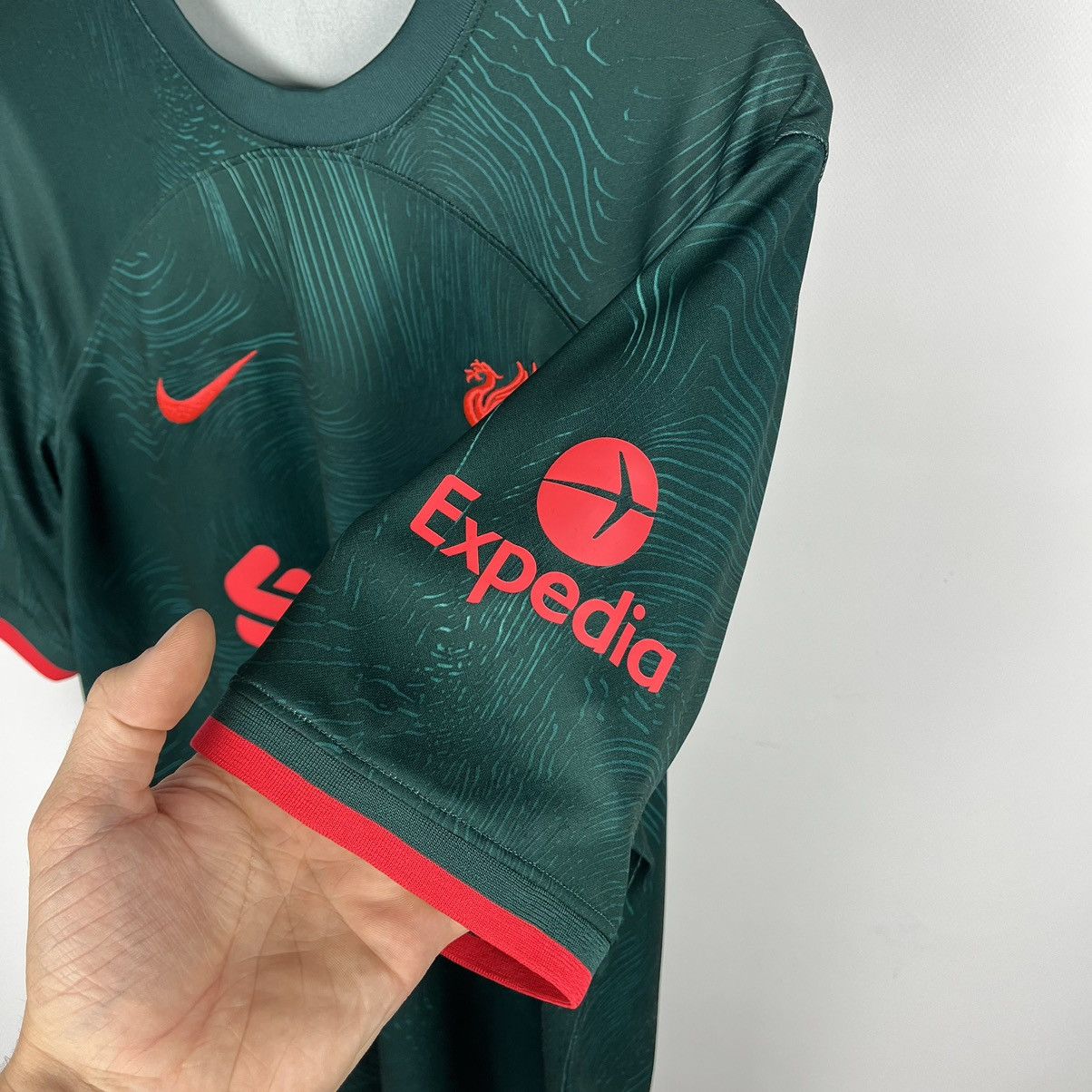 Nike Nike Liverpool third soccer jersey 2022/2023 Size US L / EU 52-54 / 3 - 7 Thumbnail