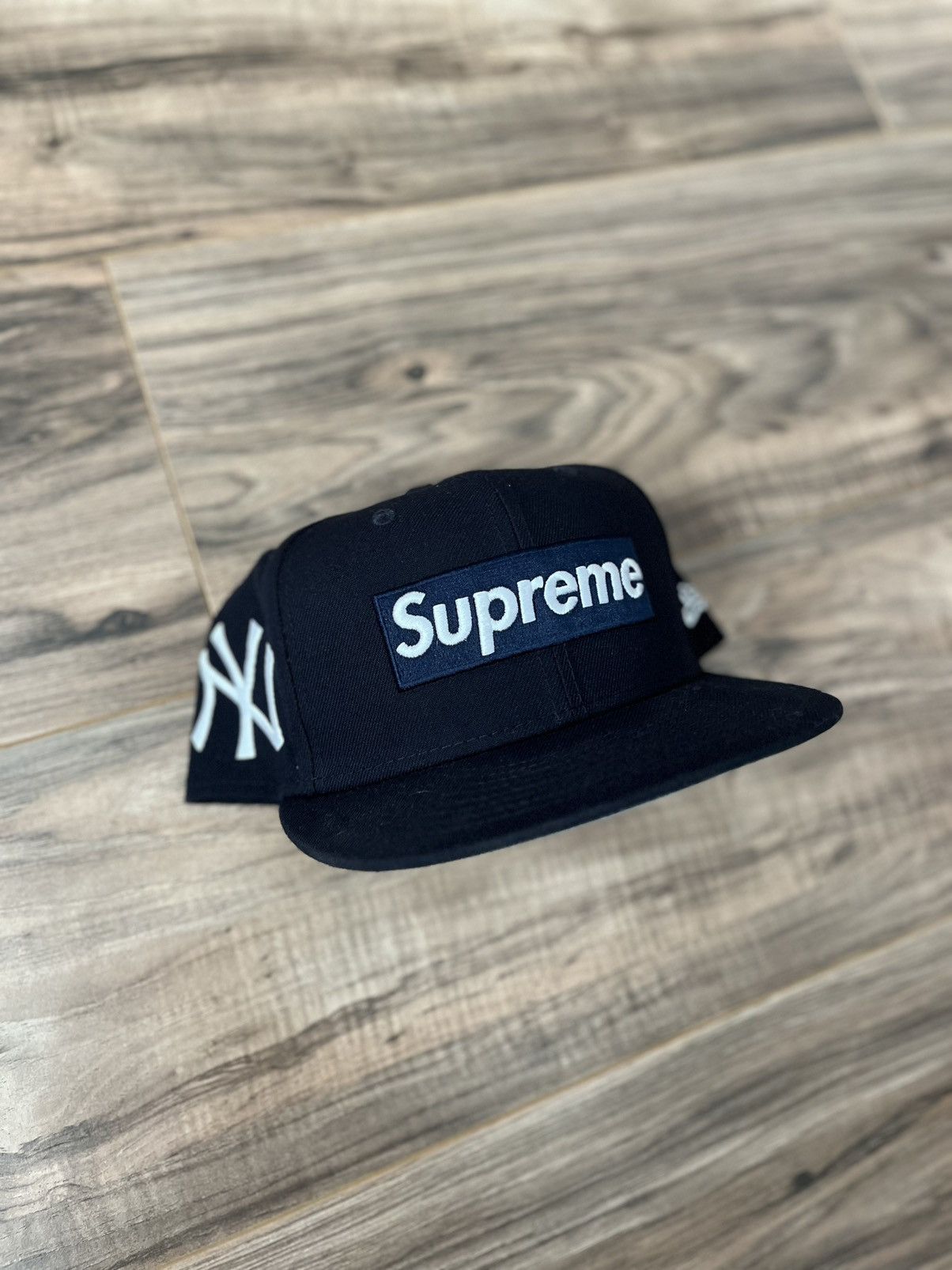Supreme Supreme x New York Yankees Box Logo New Era Navy Fitted