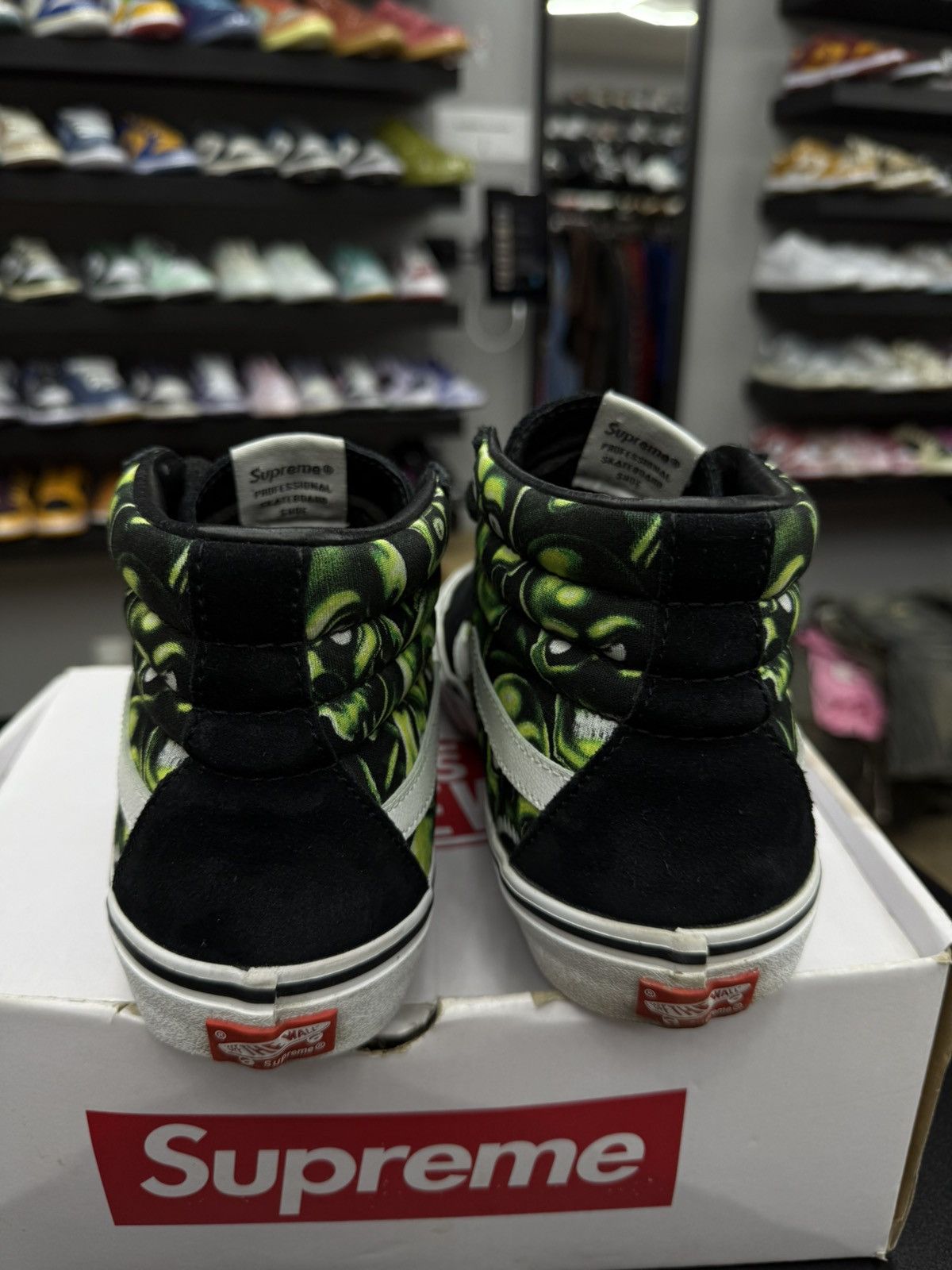 Supreme Supreme 2018 Vans Glow In Dark Green Size 9 RARE Size US 9 / EU 42 - 7 Thumbnail
