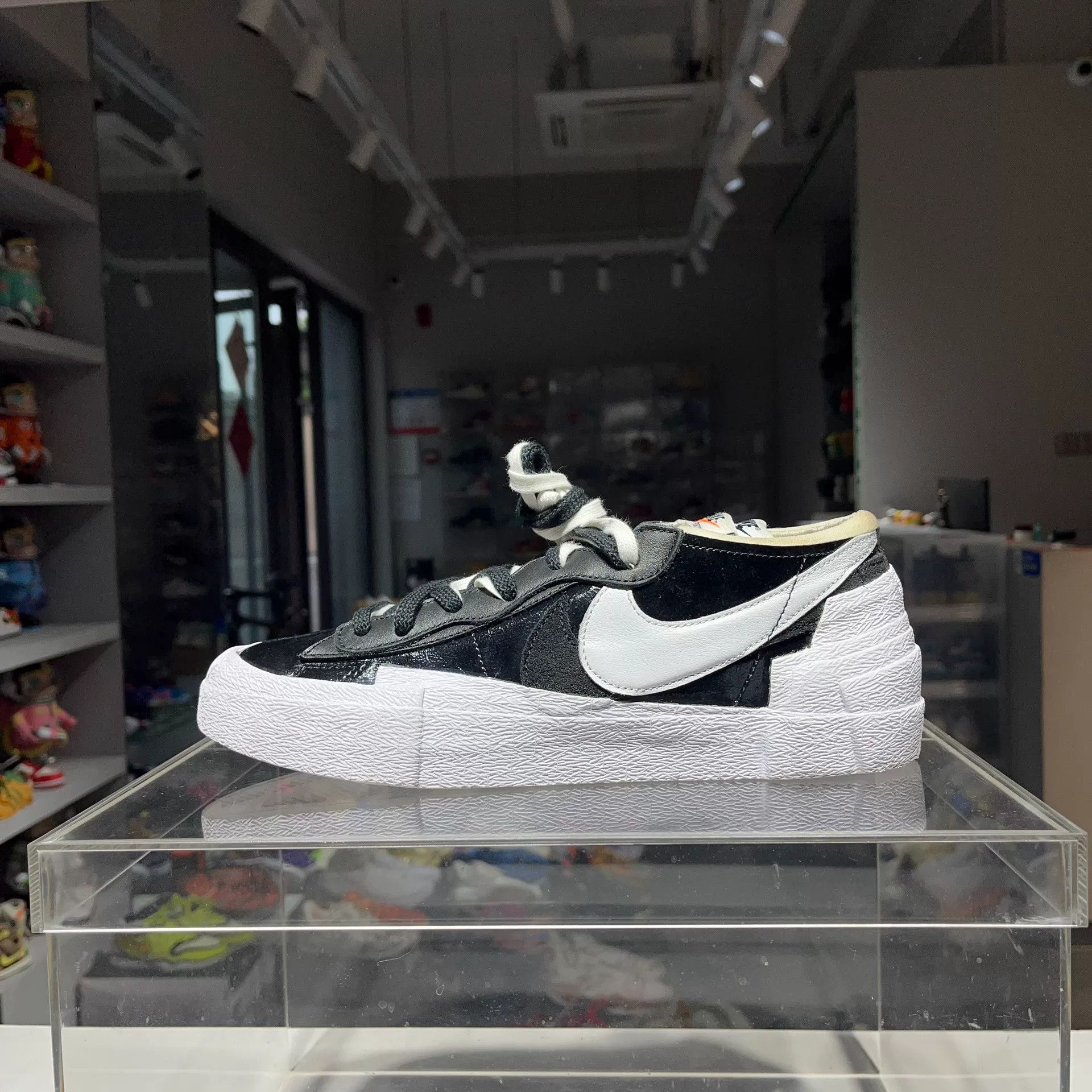 Sacai Sacai Black Lowtop Sneakers 43 Men Size US 10 / EU 43 - 1 Thumbnail