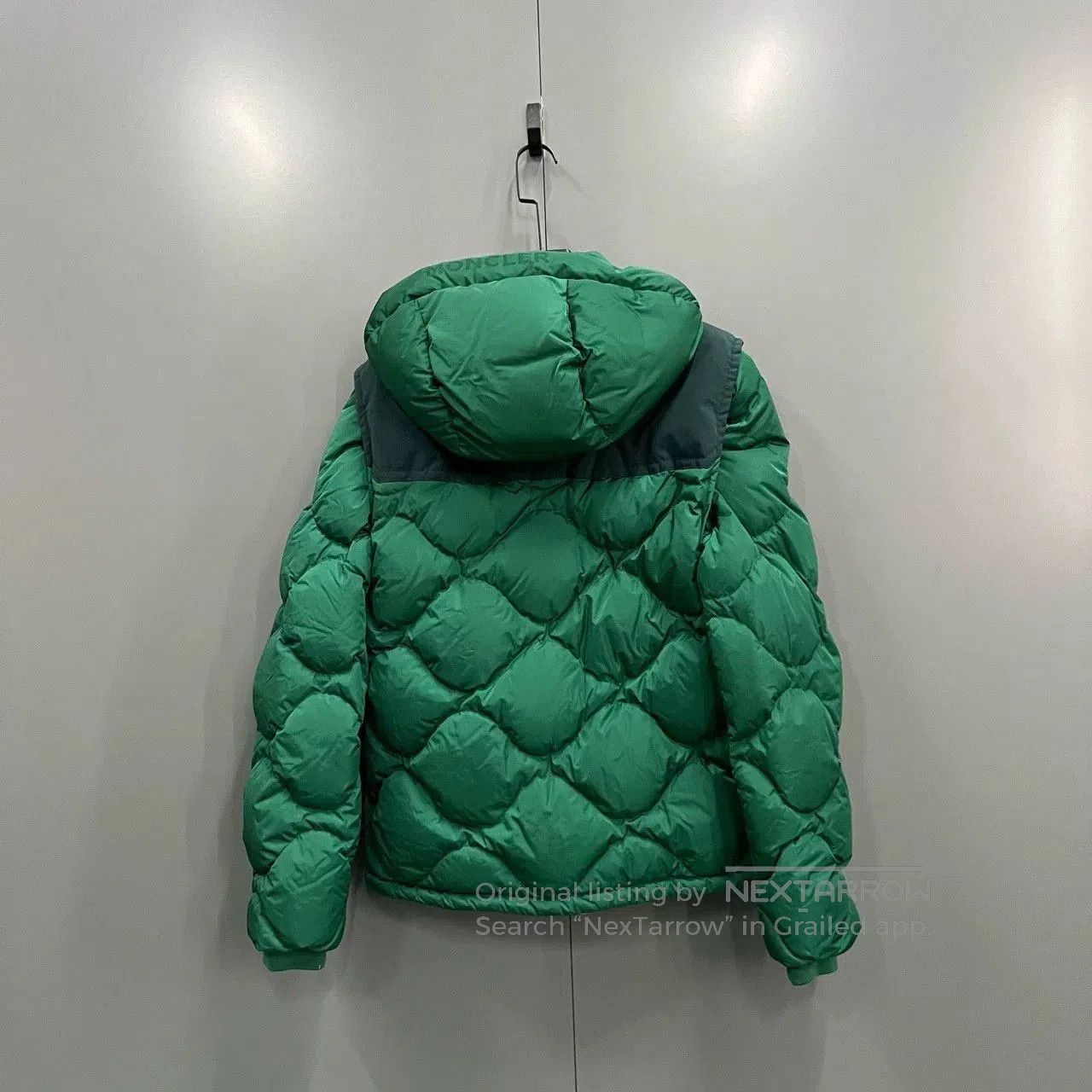 Moncler moncler green logo down jacket size 3. Size US M / EU 48-50 / 2 - 3 Thumbnail