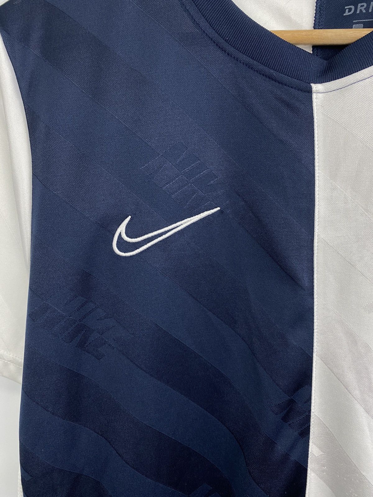 Nike 🇺🇸 Nike Sportswear T-Shirt Rare Retro Hype Y2K Size US M / EU 48-50 / 2 - 4 Thumbnail