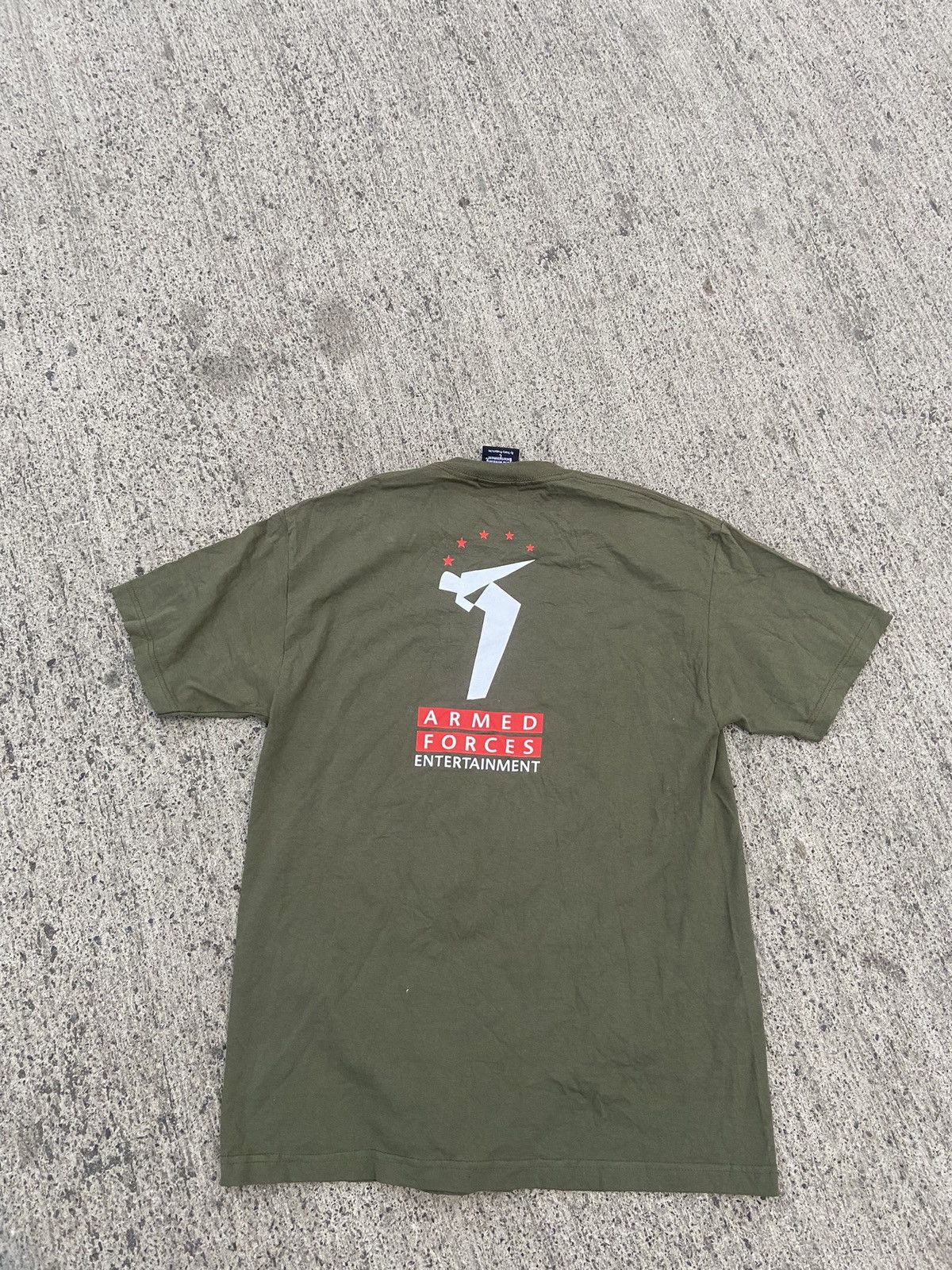 WWE Vintage WWE tribute to the troops 2005 t shirt Size US L / EU 52-54 / 3 - 5 Thumbnail