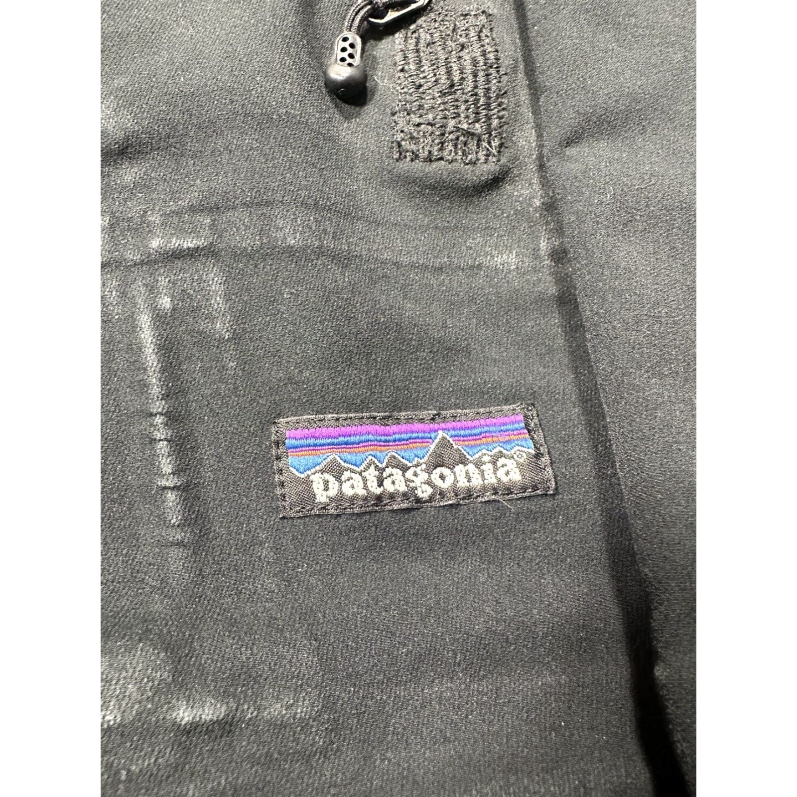 Patagonia VINTAGE Patagonia Jacket Women’s S Black Nylon Polyester Logo Pockets Outdoors Velvety? Size S / US 4 / IT 40 - 2 Thumbnail