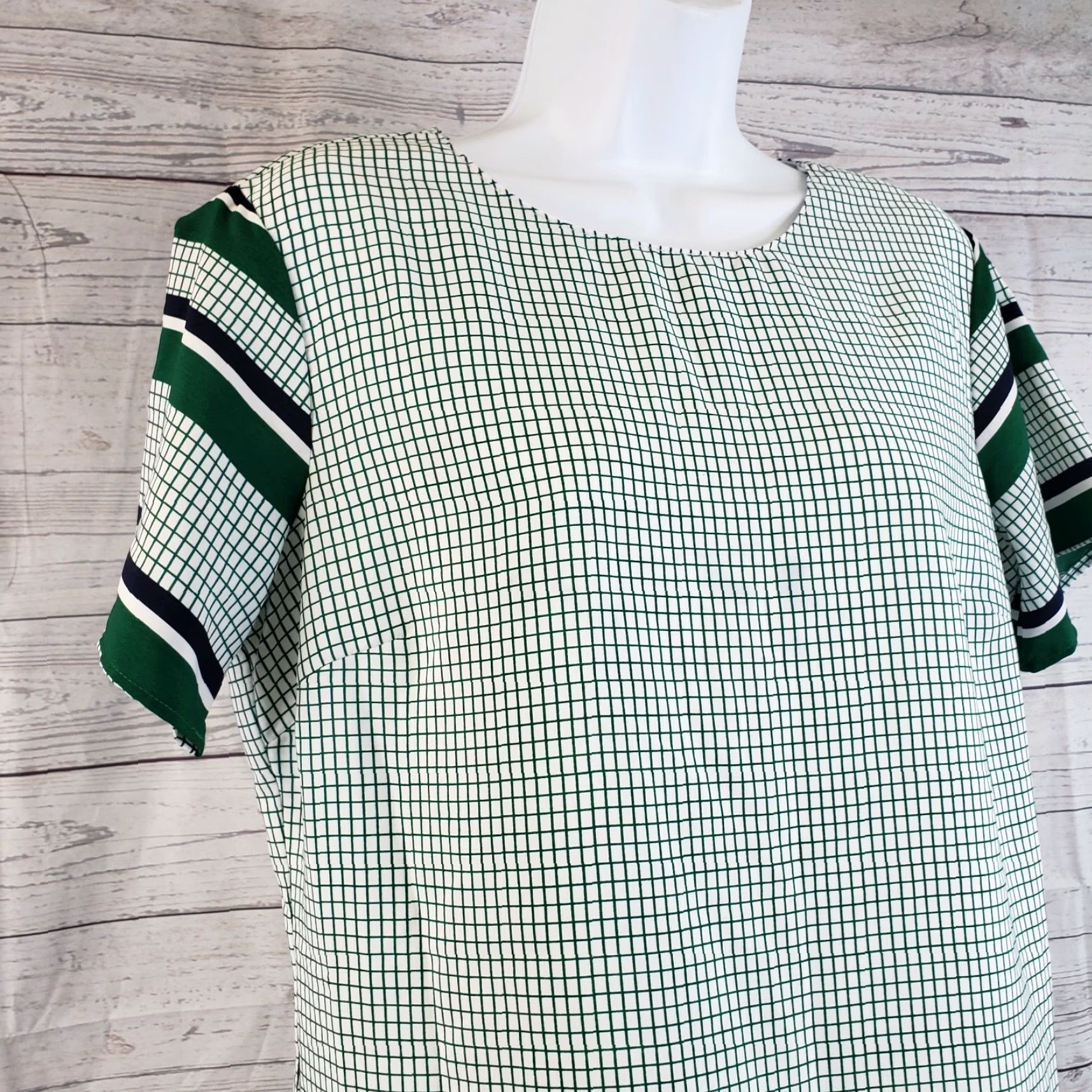 Lulus Lulus Womens Shift Dress M Green White Stripes Short Sleeve Casual Polyester 32" Short Length 19.5" Width Boys Girls Mens Womens Size 32" / US 10 / IT 46 - 2 Thumbnail