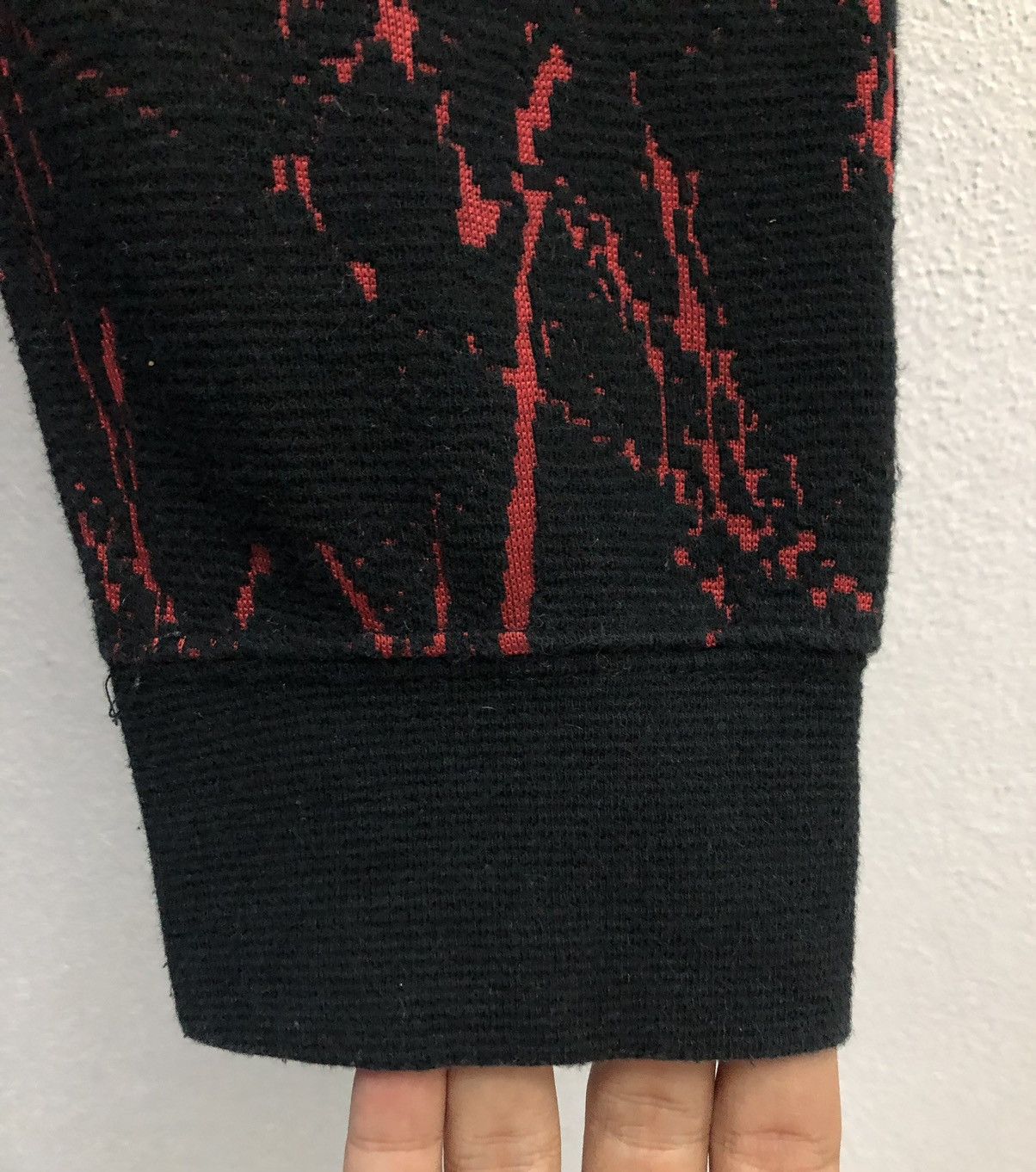 H&M H&M Black & Red Marble Print Sweatshirt Size US M / EU 48-50 / 2 - 5 Thumbnail