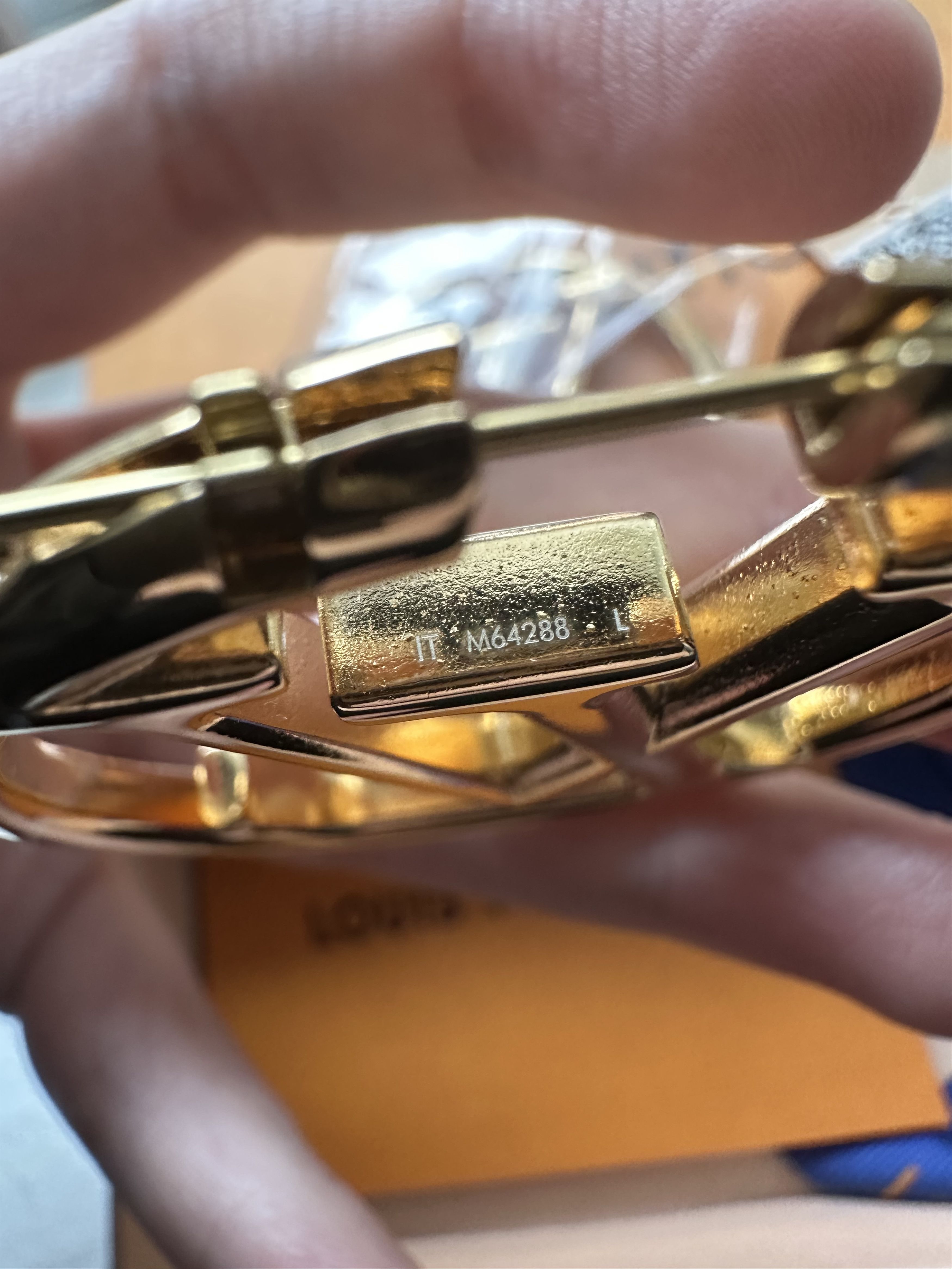 Louis Vuitton Louis Vuitton Hoop Earrings Size ONE SIZE - 2 Thumbnail