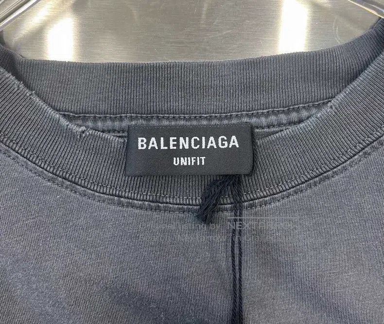 Balenciaga Balenciaga Distressed New logo short-sleeve T-shirt Size US S / EU 44-46 / 1 - 3 Thumbnail