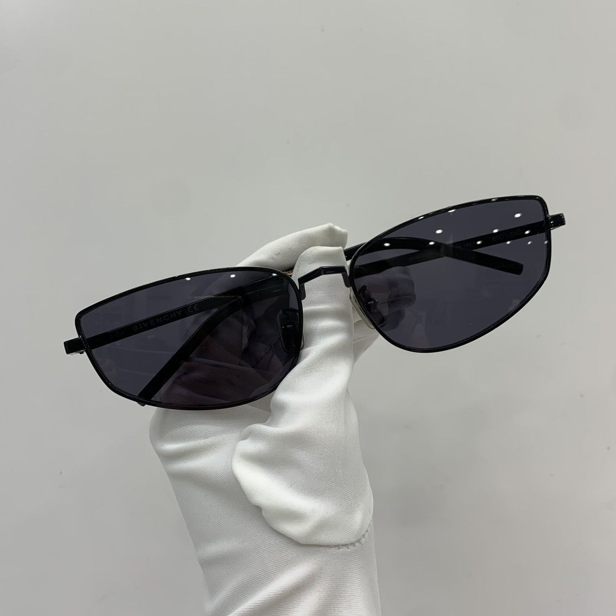 Authentic Givenchy GV 40005U Sunglasses