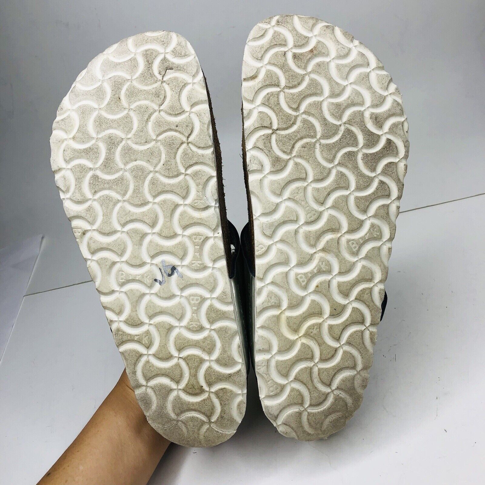 Birkenstock Birkenstock Women's Gizeh Thong Sandals Silver Size EU 38 Size US 7.5 / IT 37.5 - 10 Thumbnail