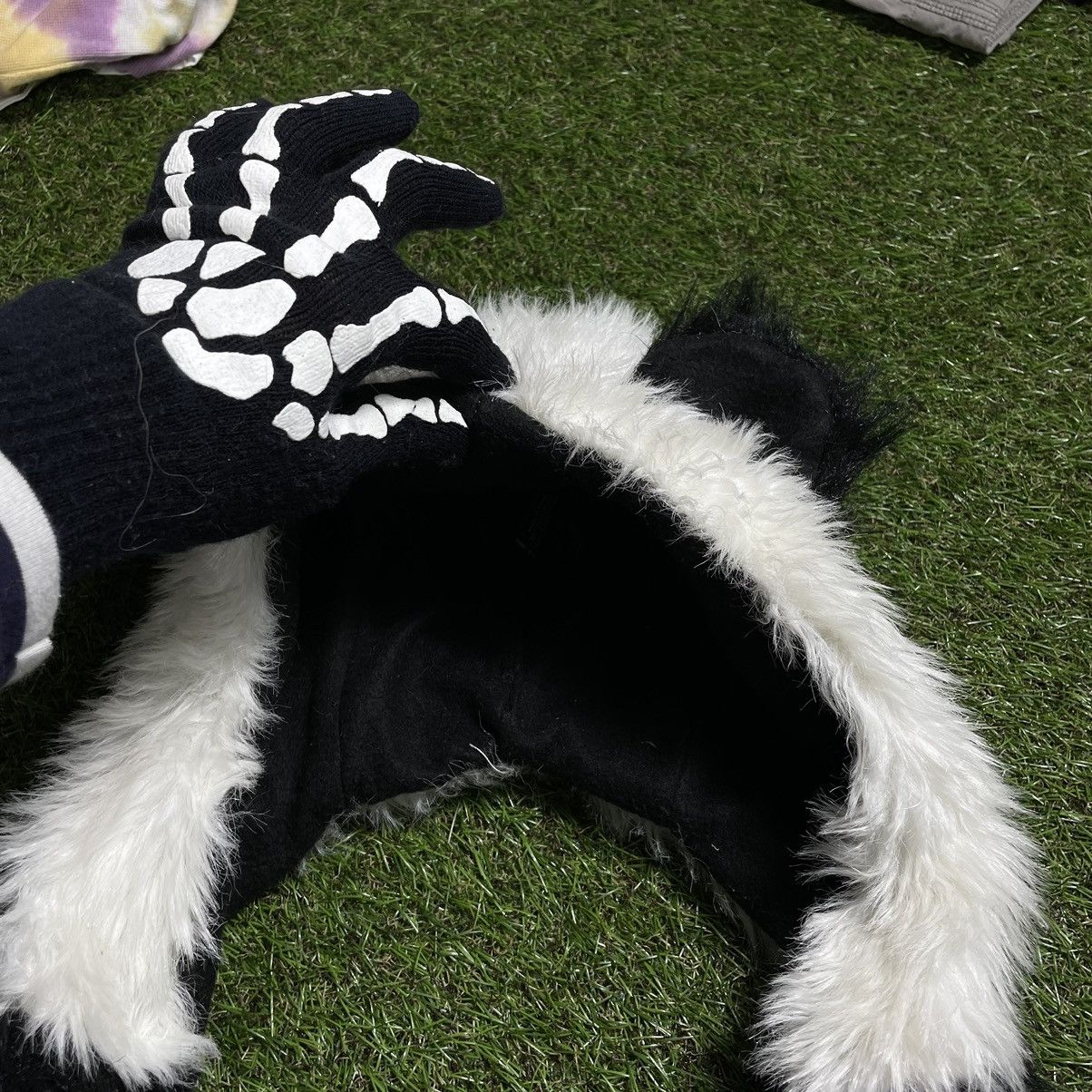 Vintage Vintage Y2K Fuzzy Skeleton Hand Beanie Alt Punk Streetwear O Size ONE SIZE - 5 Thumbnail