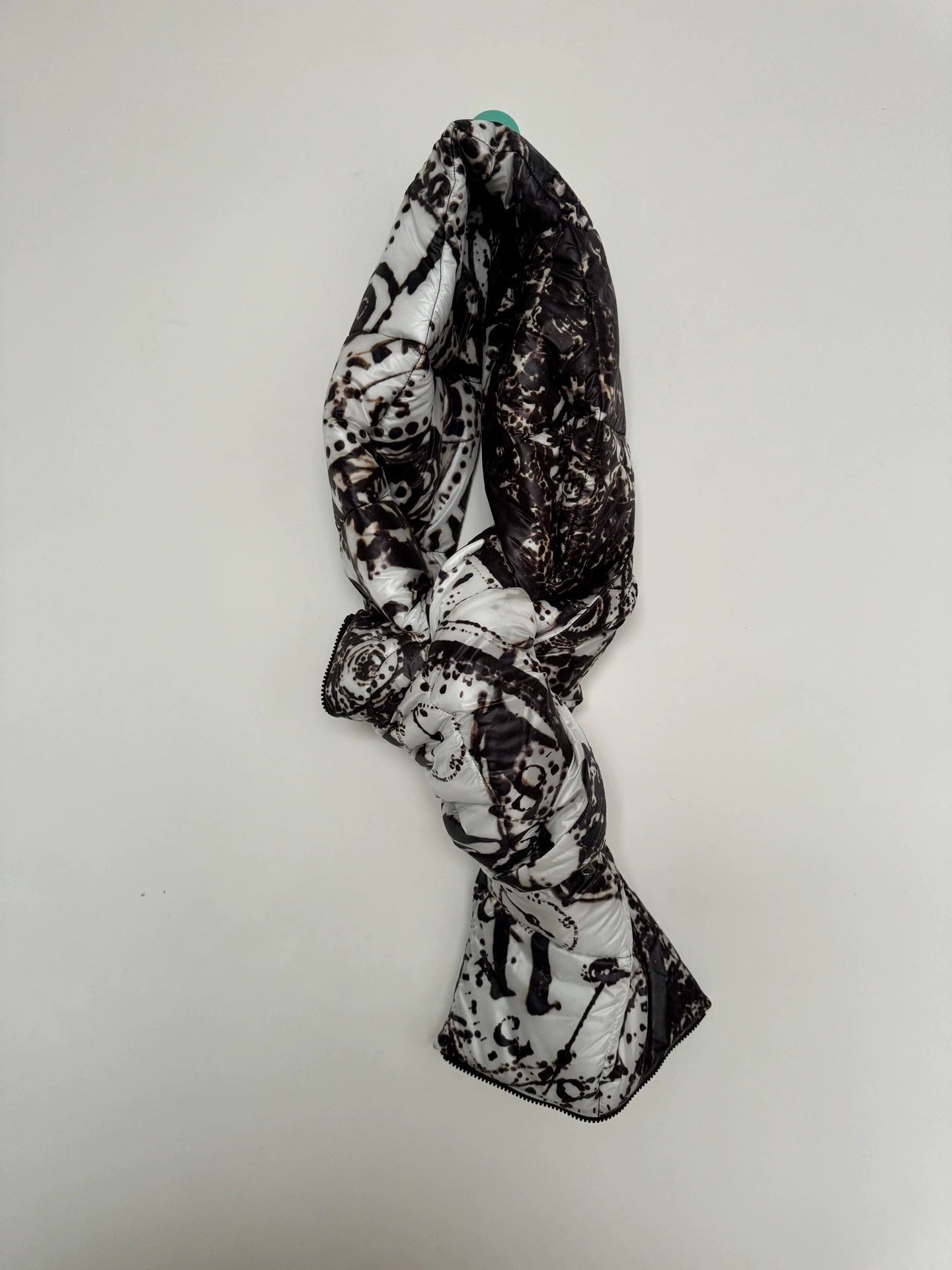 Takahiromiyashita The Soloist. Takahiro Miyashita The Soloist down scarf zipper storage Size ONE SIZE - 6 Thumbnail