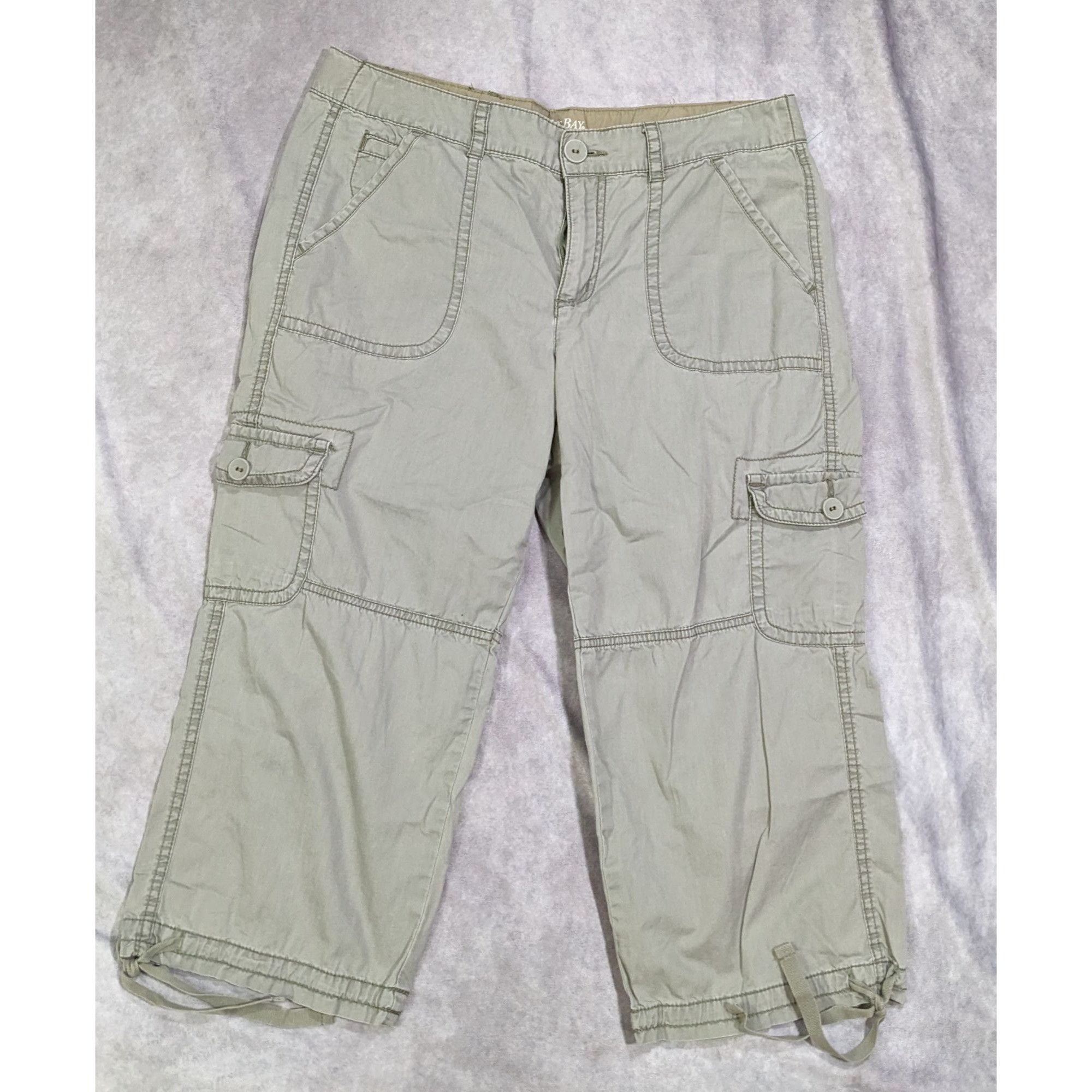 St. Johns Bay Preppy Casual Grey Capris by St. John's Bay Size 34" / US 12 / IT 48 - 4 Thumbnail