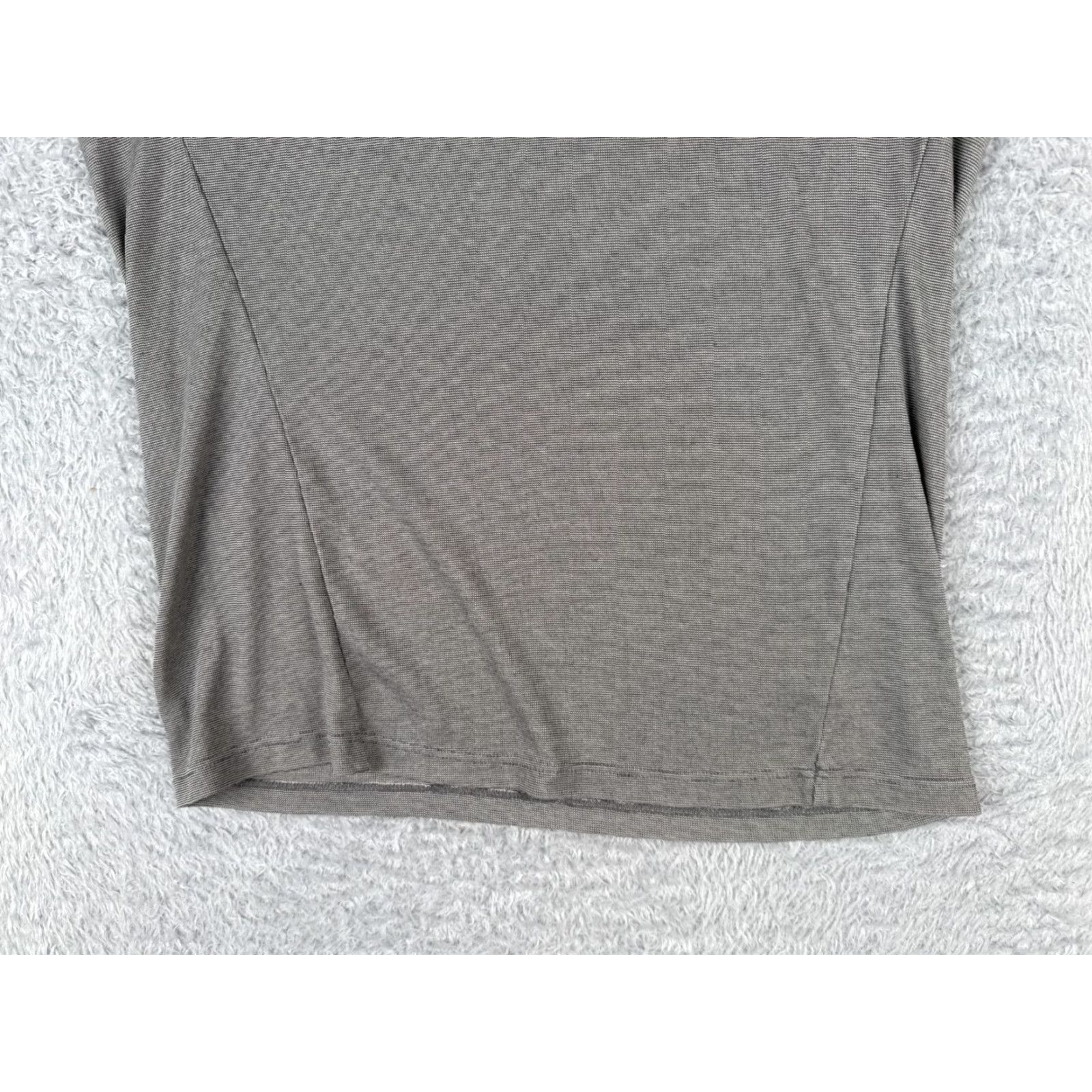 Patagonia Patagonia Shirt Men’s Medium Gray Capilene 2 Short Sleeve Crew Neck Polyester Jersey Embroidered Logo Vintage No Size US M / EU 48-50 / 2 - 5 Thumbnail