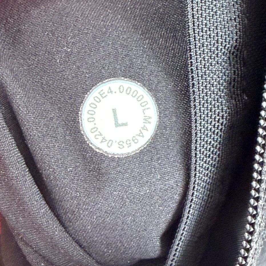 Lululemon Lululemon Intermission Bomber Jacket Men L Black 700 Fill Goose Down Jacket Nylon Zip Pockets Quilted Logo Size US L / EU 52-54 / 3 - 3 Thumbnail