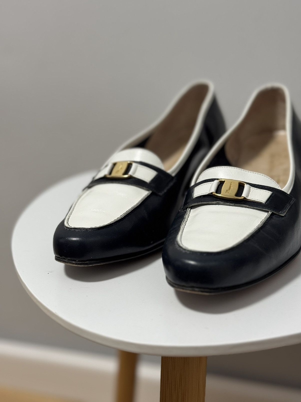 Salvatore Ferragamo SALVATORE FERRAGAMO Varina Leather Flat Black/White Size 9 Size US 9 / IT 39 - 3 Thumbnail