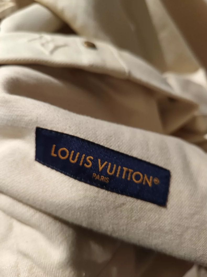 Louis Vuitton Louis Vuitton Beige Embossed Short Sleeve Shirt Size US M / EU 48-50 / 2 - 4 Thumbnail