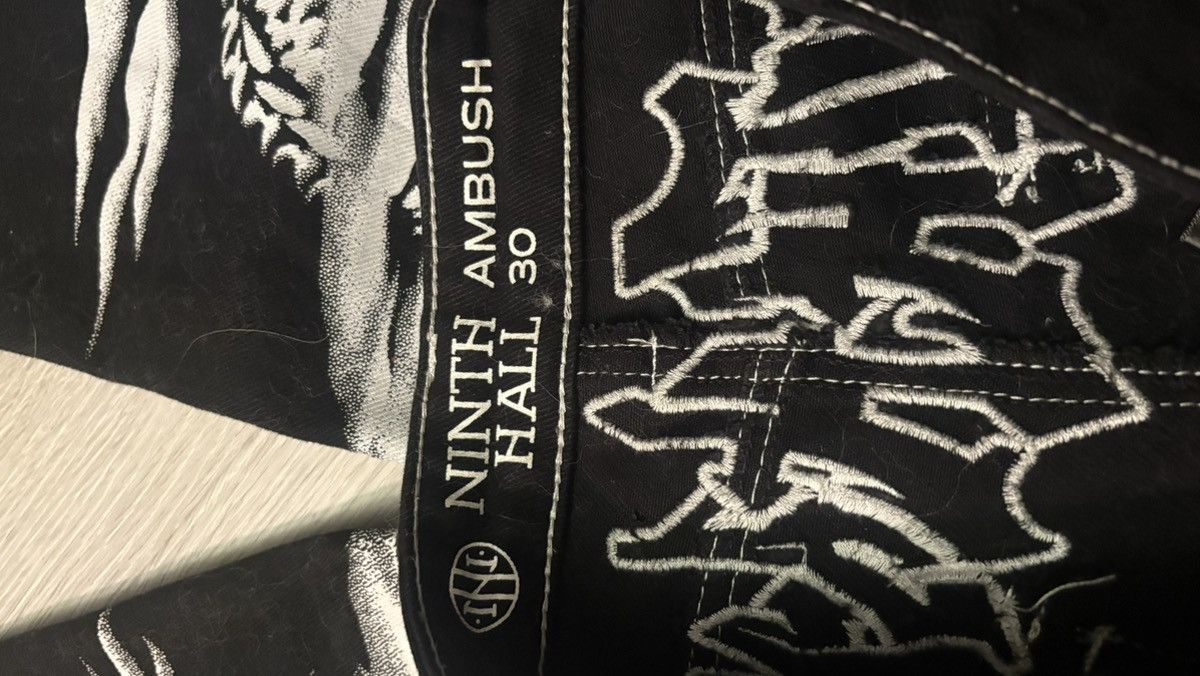 Ninth Hall Black an white jeans with dragon design Size US 29 - 3 Thumbnail