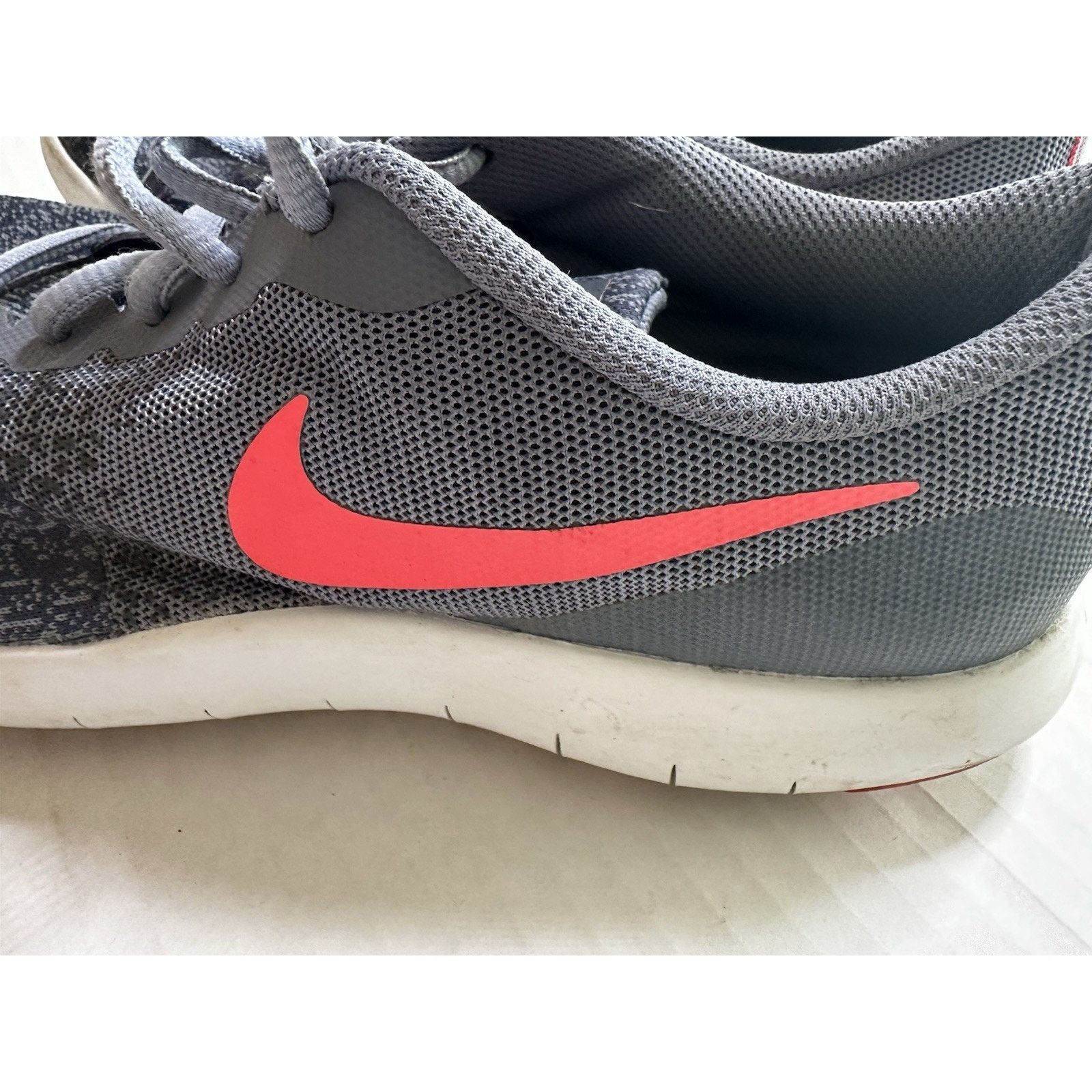 Nike Nike Flex Contact Running Shoe Grey/Red SZ7Y Sneakers Sporty Size US 7 / EU 40 - 11 Thumbnail