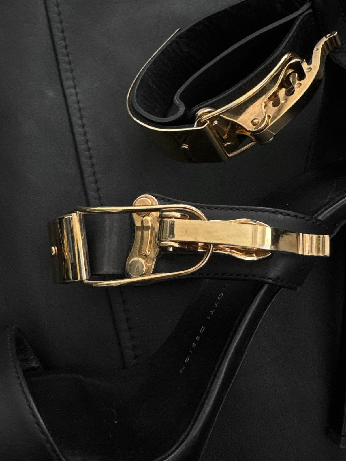 Giuseppe Zanotti Giuseppe Zanotti Coline Three Strap Gold Bangles Sandals Size US 9 / IT 39 - 3 Thumbnail