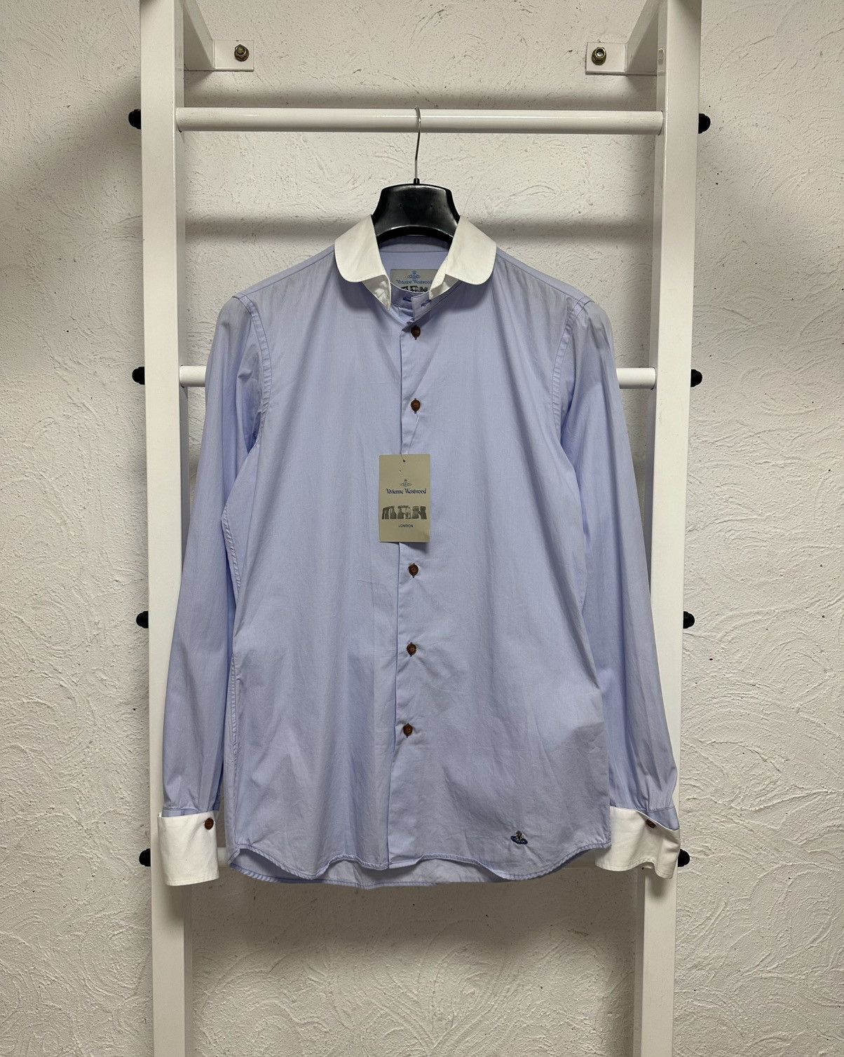 Vivienne Westwood Vivienne Westwood Shirt Size M White Button-Up Size US M / EU 48-50 / 2 - 1 Thumbnail