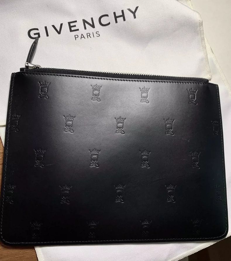 Givenchy Givenchy Nearly New Black Leather Skull Print Handbag Size ONE SIZE - 2 Thumbnail