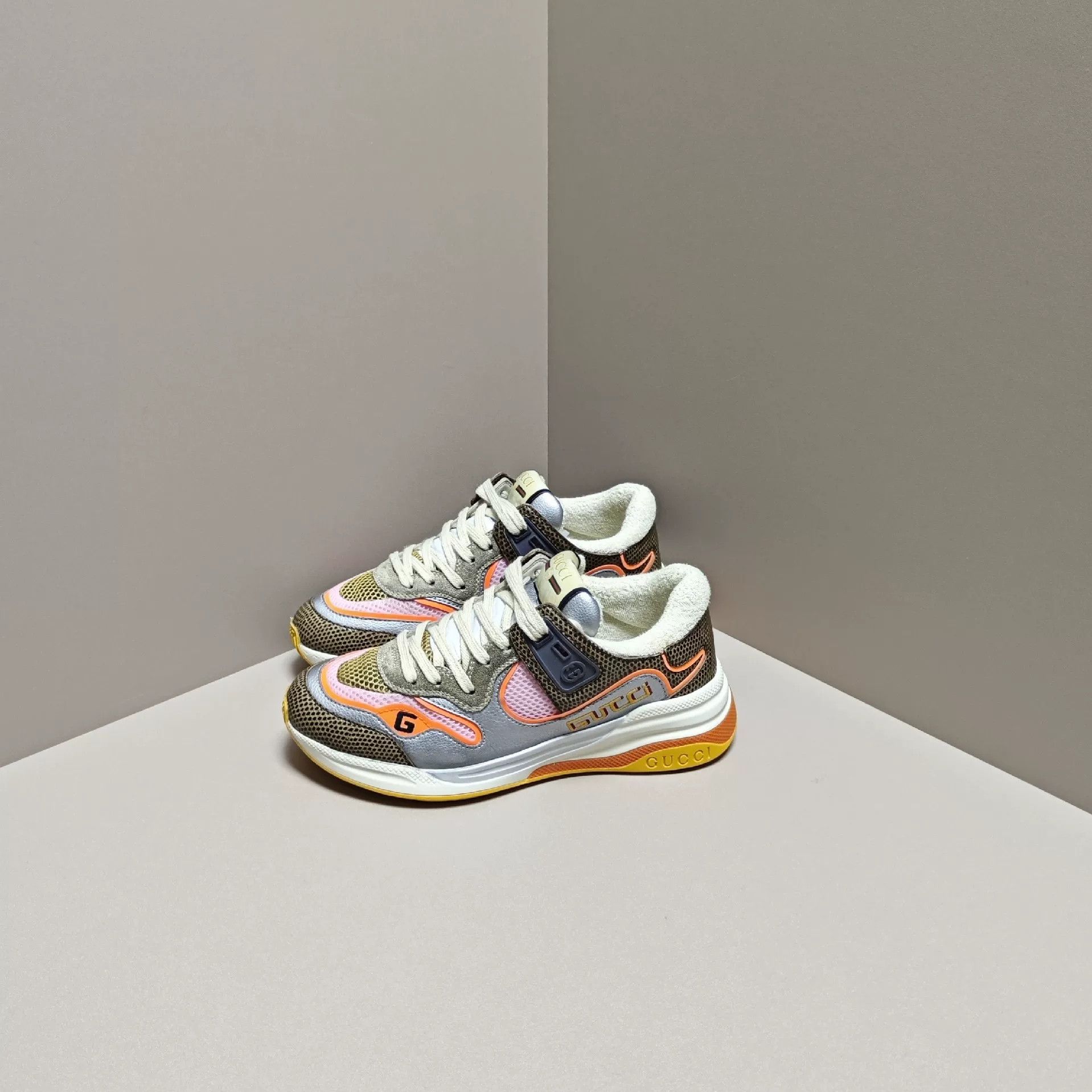 Gucci Gucci Casual Lowtop Sneakers us_5 Women Size US 5 / IT 35 - 1 Thumbnail